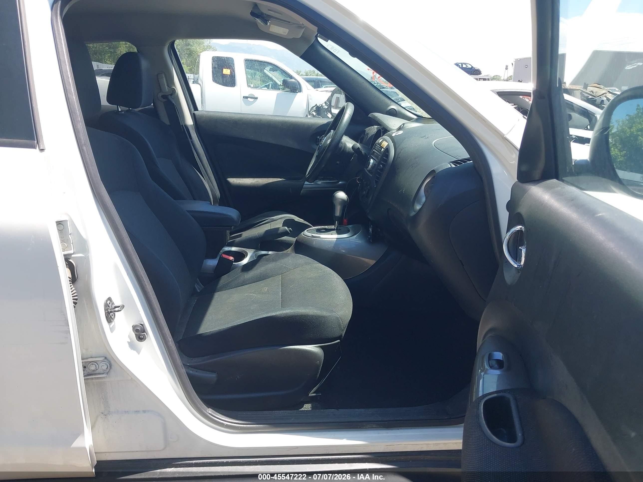 2014 Nissan Juke S White vin: JN8AF5MV2ET357700