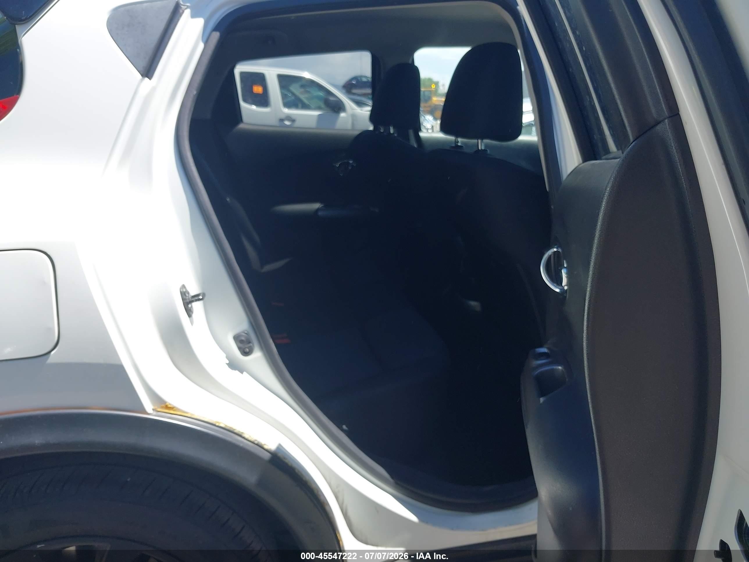 2014 Nissan Juke S White vin: JN8AF5MV2ET357700