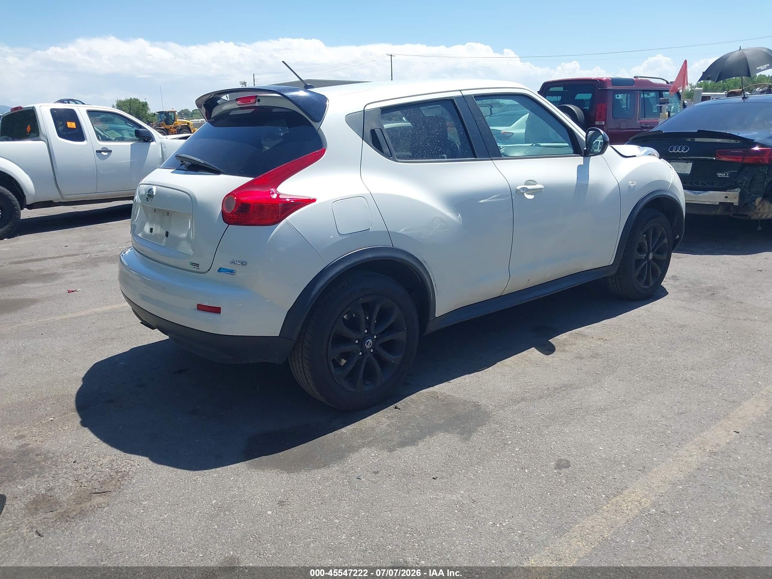 2014 Nissan Juke S White vin: JN8AF5MV2ET357700