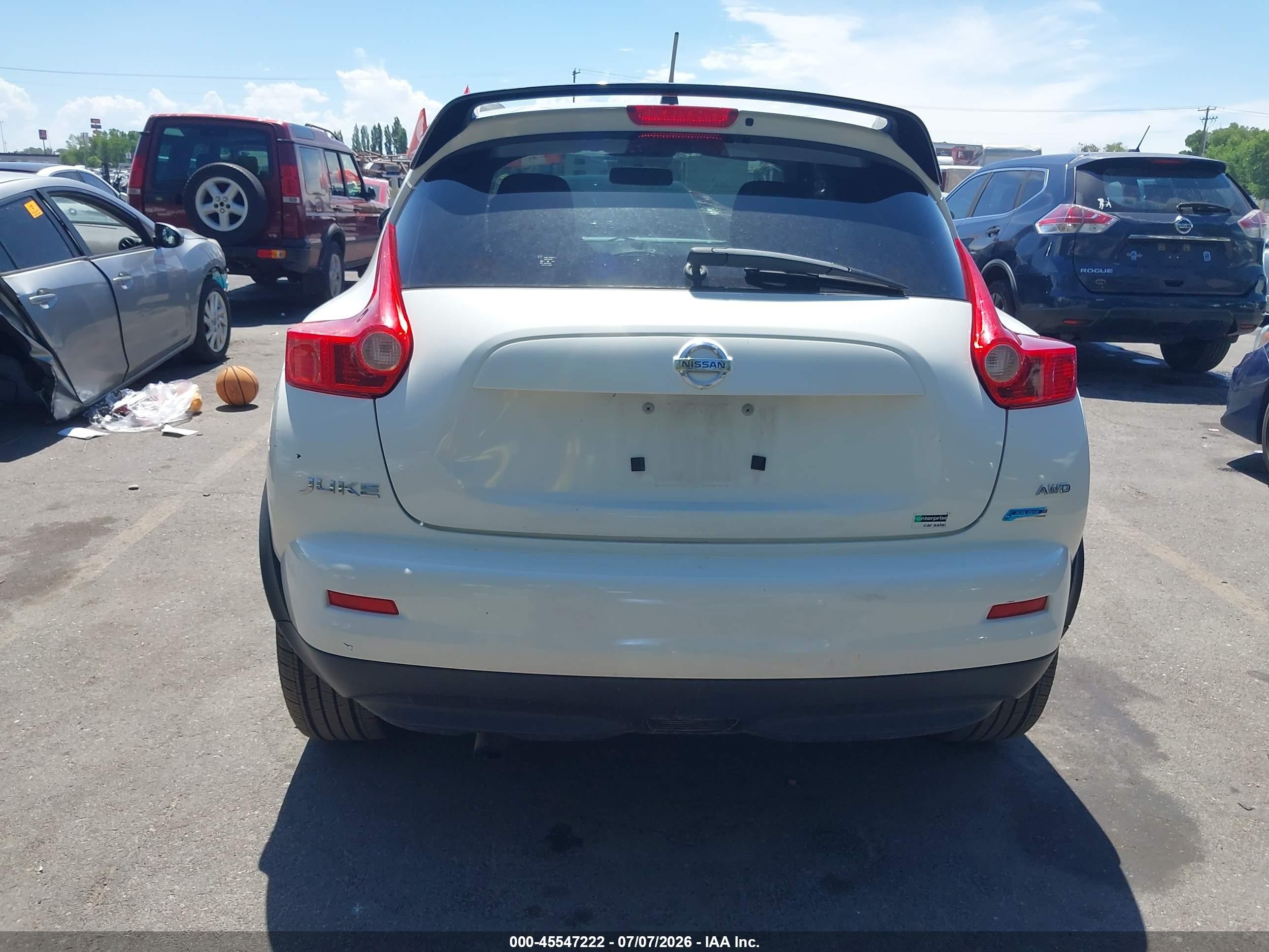 2014 Nissan Juke S White vin: JN8AF5MV2ET357700