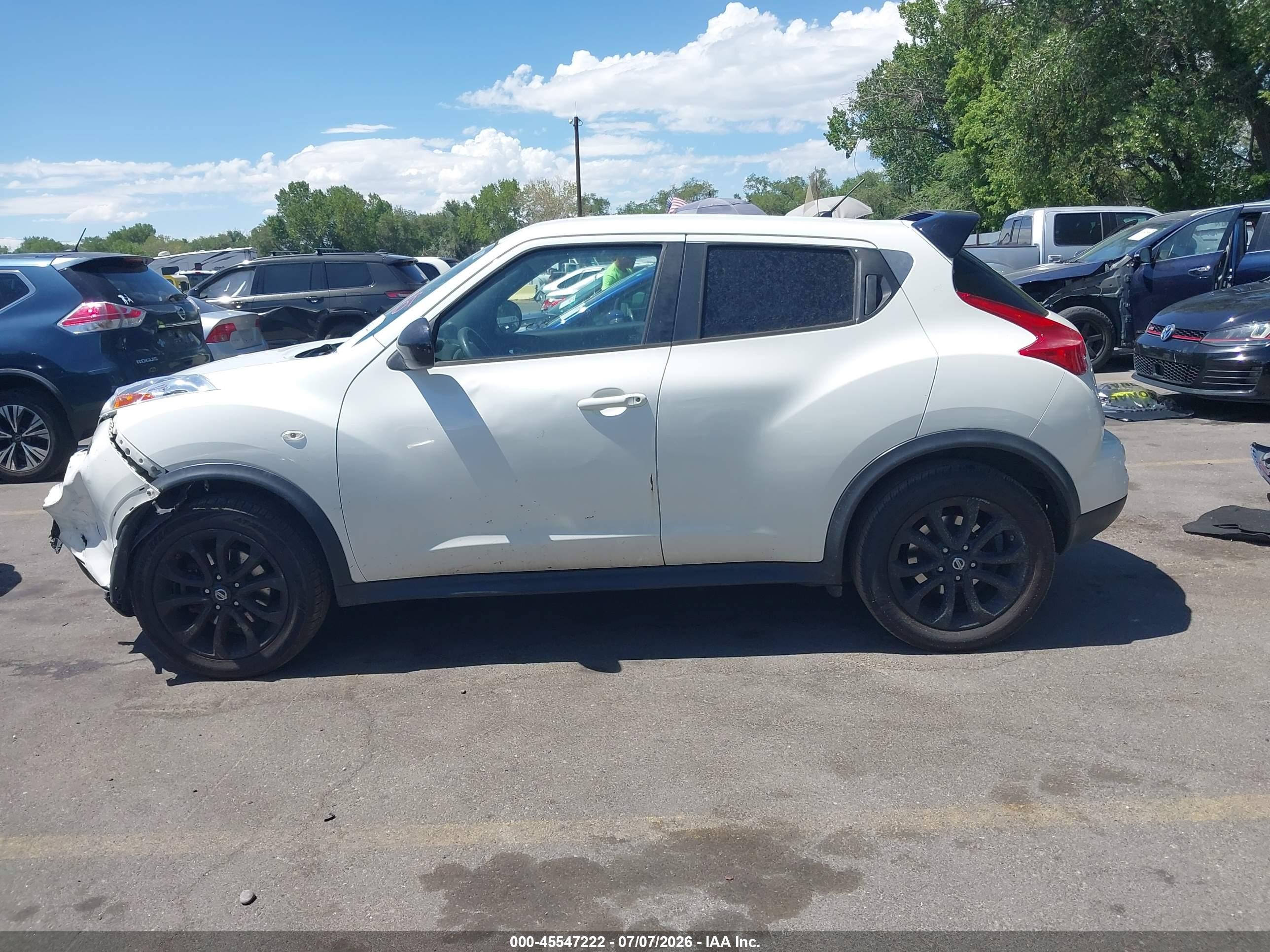 2014 Nissan Juke S White vin: JN8AF5MV2ET357700