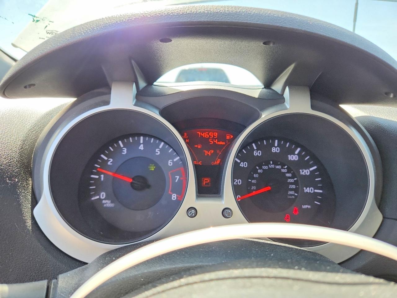 2014 Nissan Juke S White vin: JN8AF5MV2ET363173