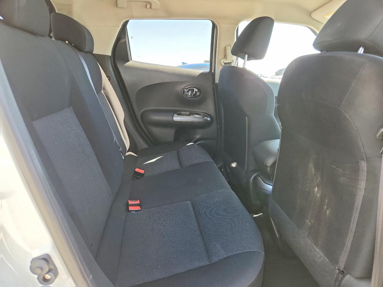 2014 Nissan Juke S White vin: JN8AF5MV2ET363173