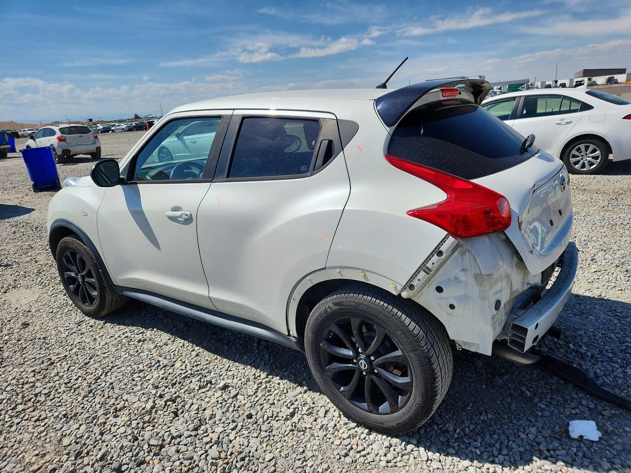 2014 Nissan Juke S White vin: JN8AF5MV2ET363173