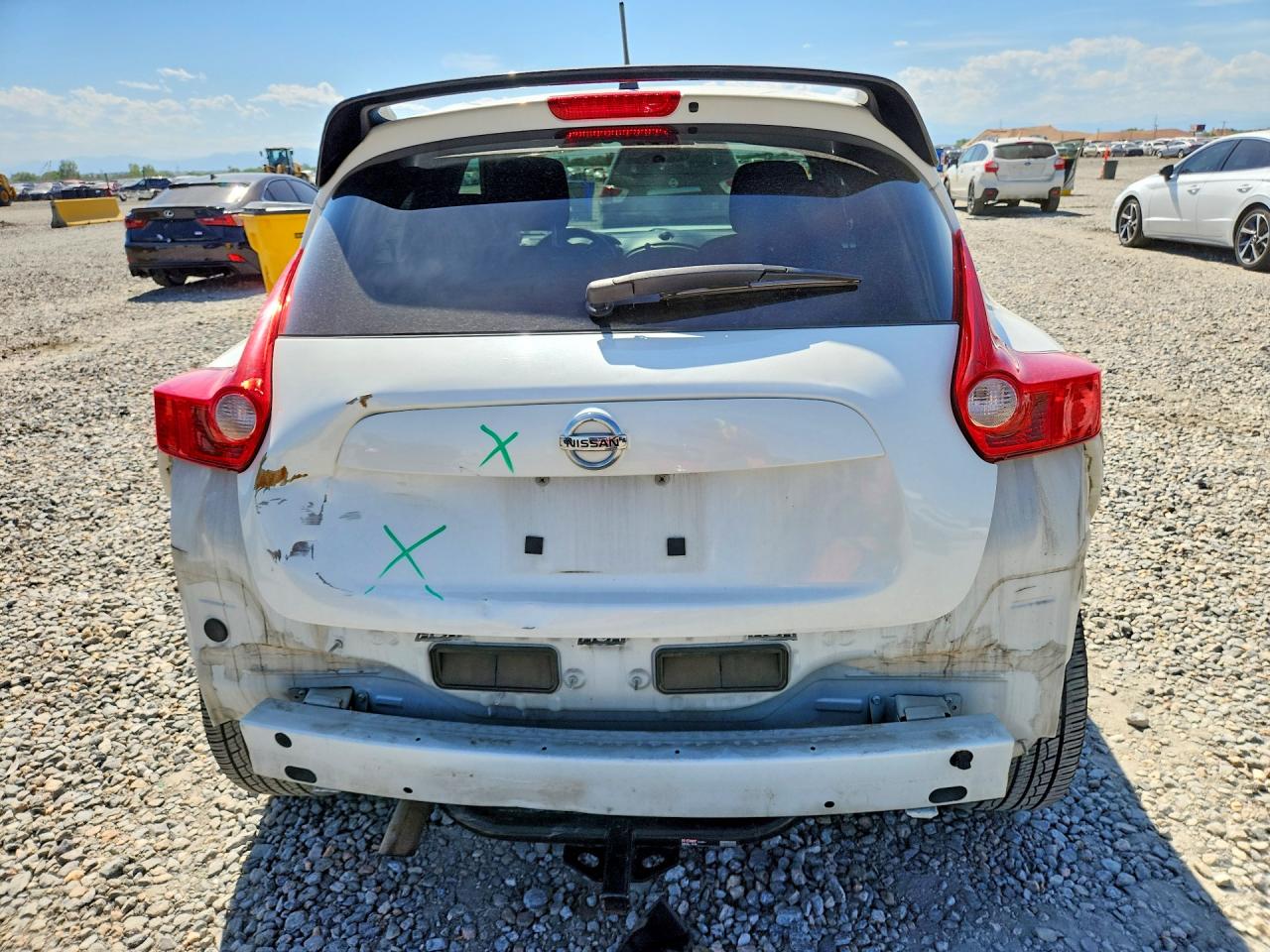 2014 Nissan Juke S White vin: JN8AF5MV2ET363173