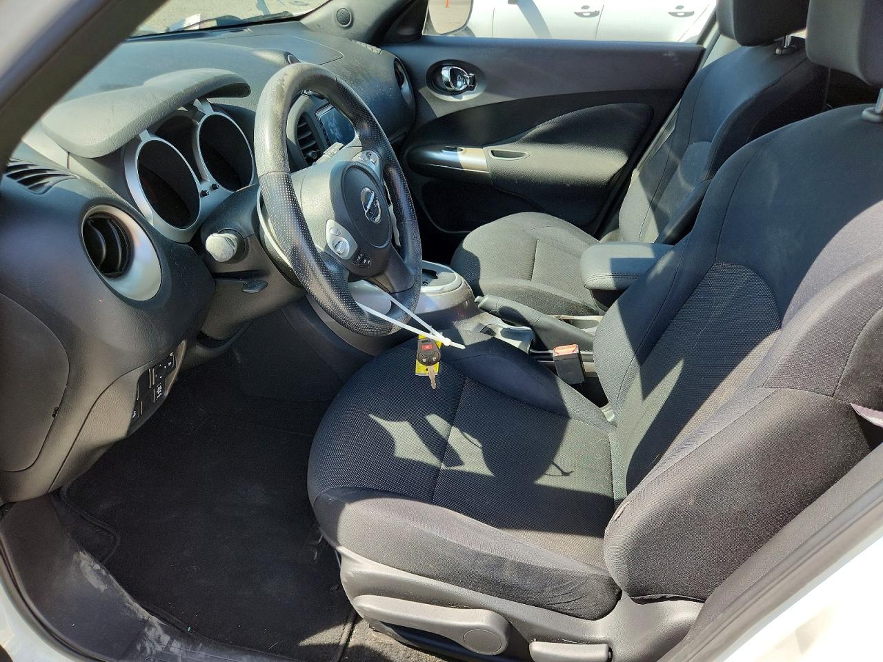2014 Nissan Juke S White vin: JN8AF5MV2ET363173