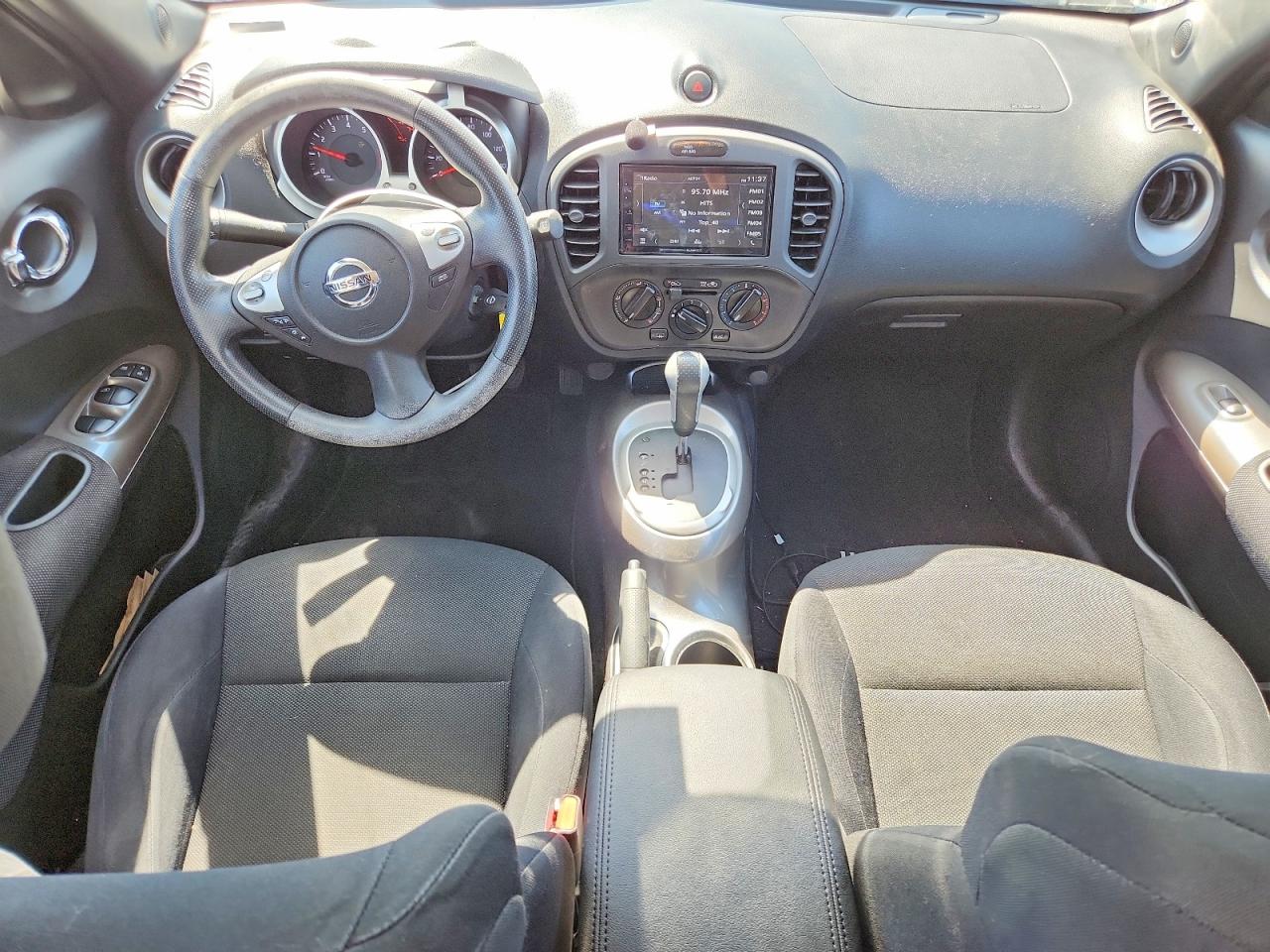 2014 Nissan Juke S White vin: JN8AF5MV2ET363173