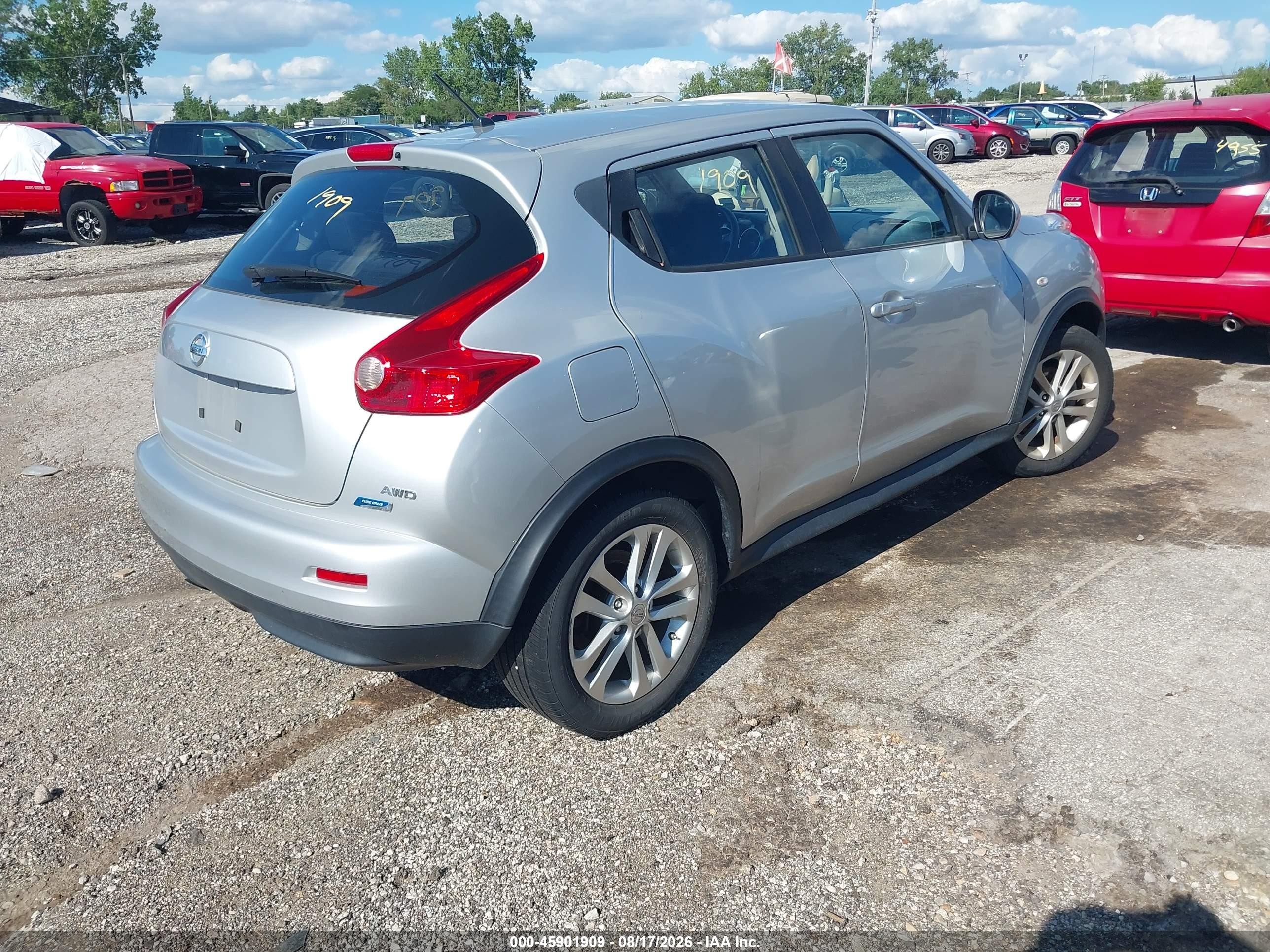 2014 Nissan Juke S Silver vin: JN8AF5MV2ET364811