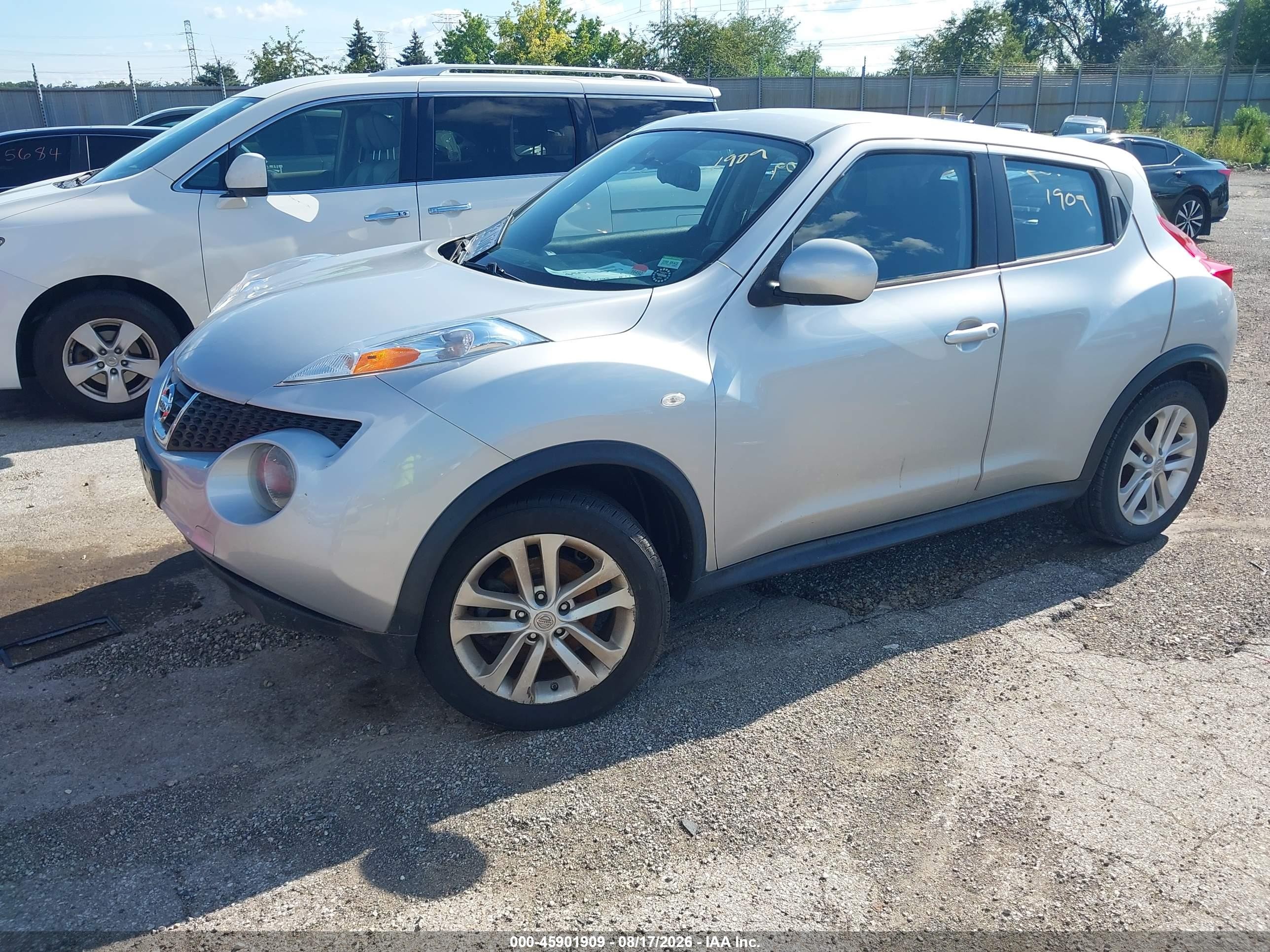 2014 Nissan Juke S Silver vin: JN8AF5MV2ET364811