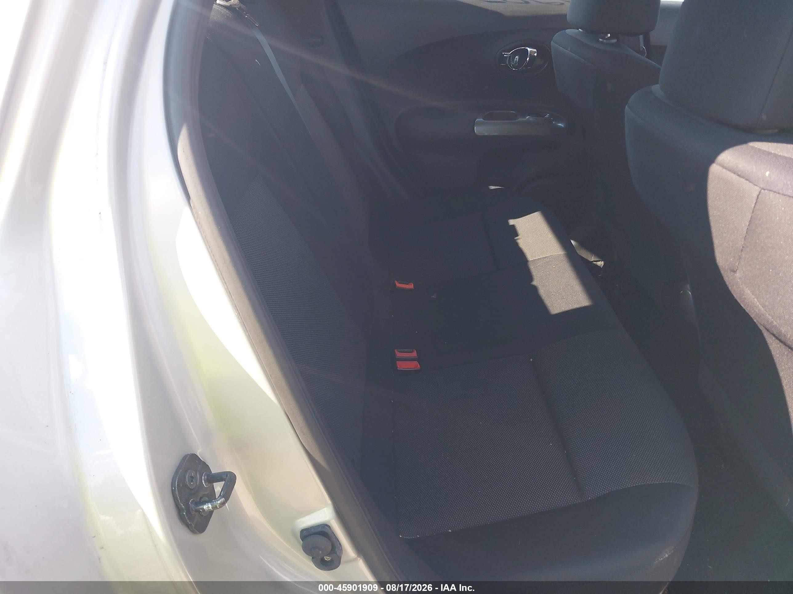 2014 Nissan Juke S Silver vin: JN8AF5MV2ET364811