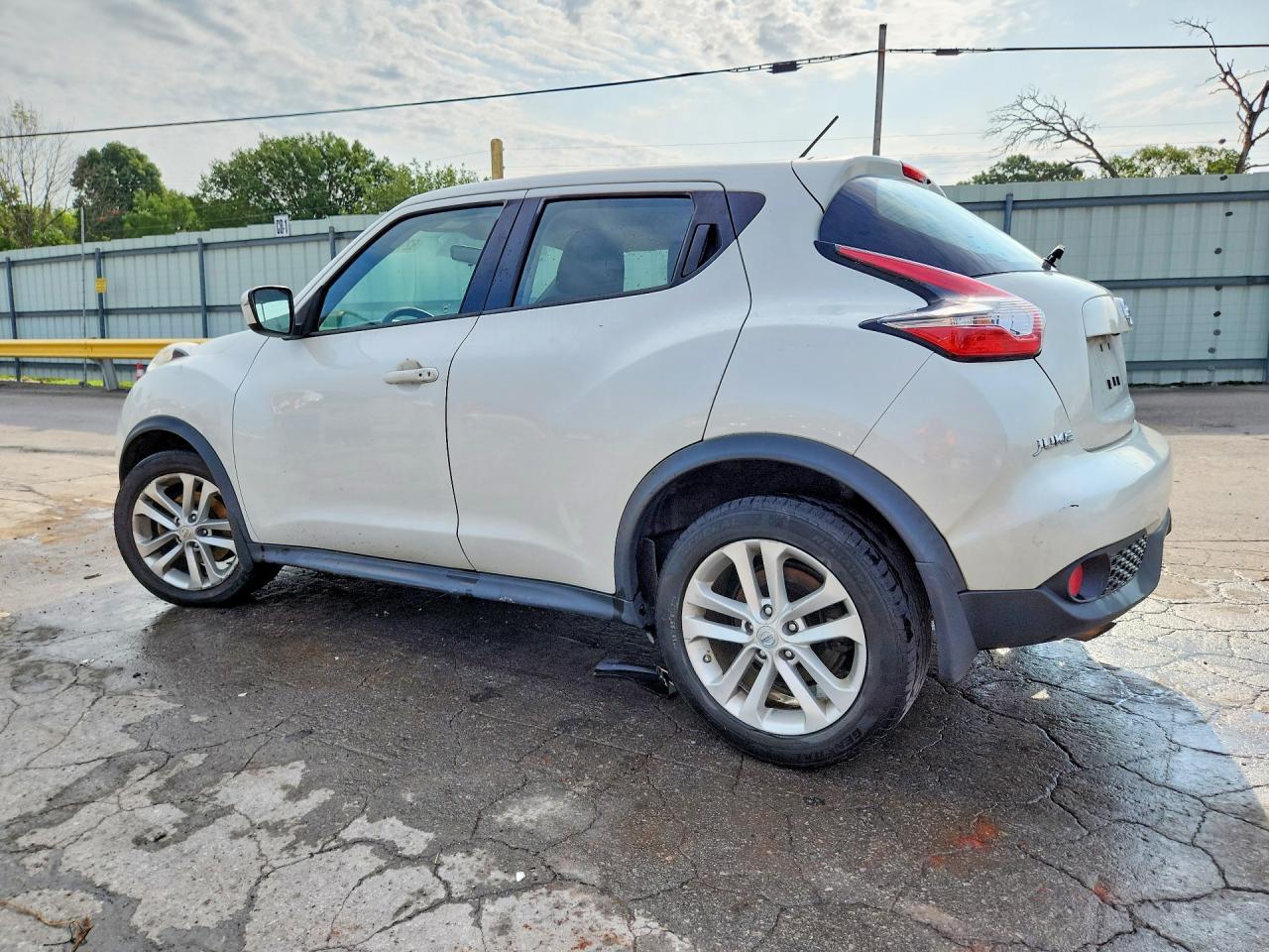 2015 Nissan Juke S White vin: JN8AF5MV2FT564735
