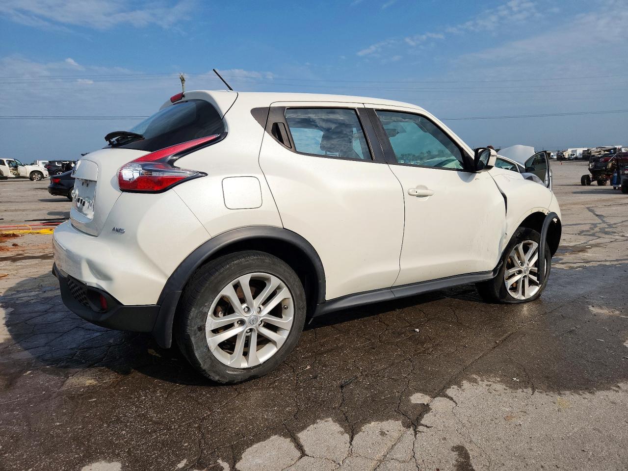 2015 Nissan Juke S White vin: JN8AF5MV2FT564735