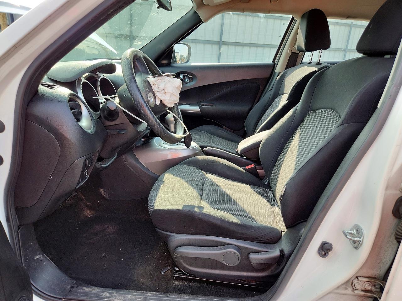 2015 Nissan Juke S White vin: JN8AF5MV2FT564735