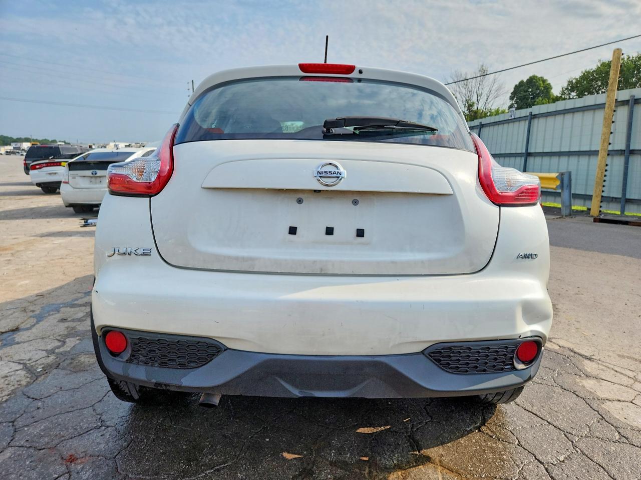 2015 Nissan Juke S White vin: JN8AF5MV2FT564735