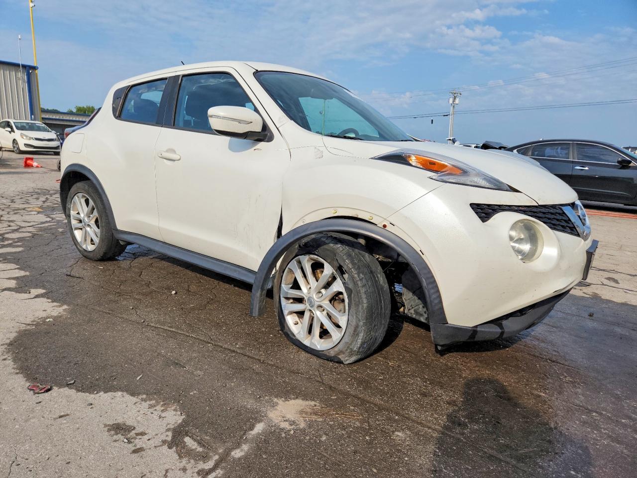 2015 Nissan Juke S White vin: JN8AF5MV2FT564735