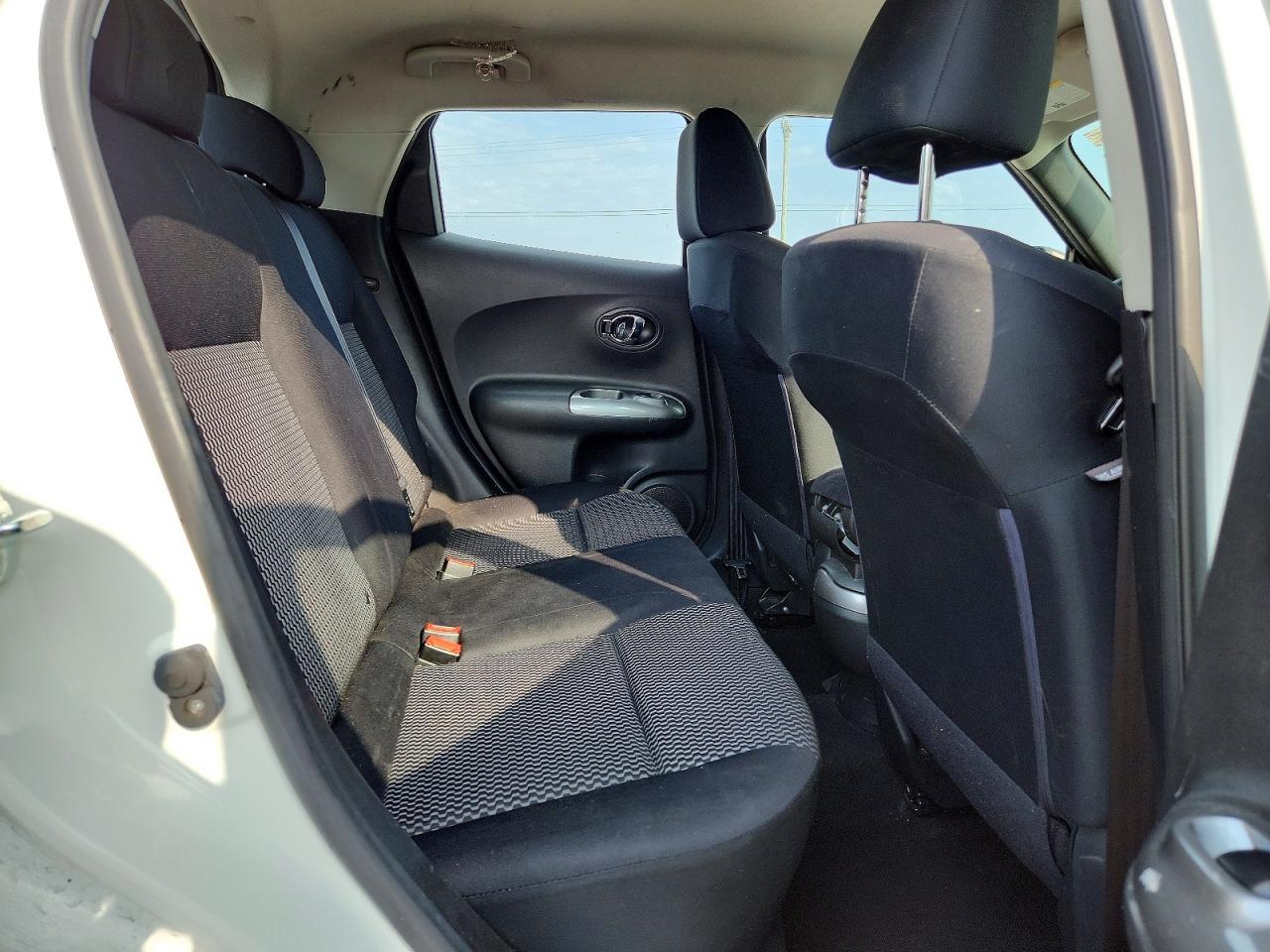 2015 Nissan Juke S White vin: JN8AF5MV2FT564735