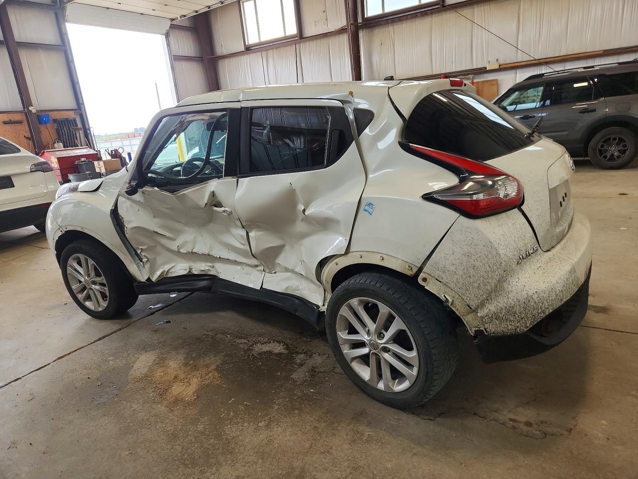 2015 Nissan Juke S White vin: JN8AF5MV2FT565061