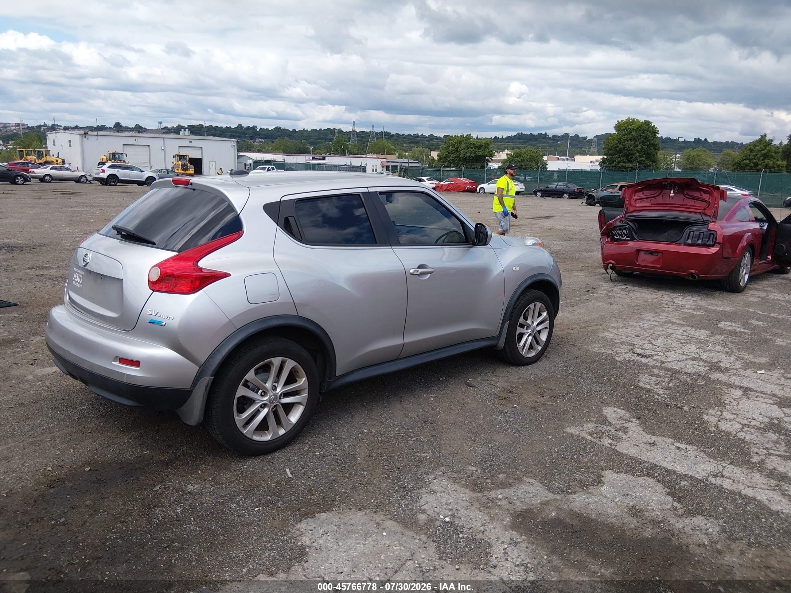 2012 Nissan Juke Sv Silver vin: JN8AF5MV3CT113437