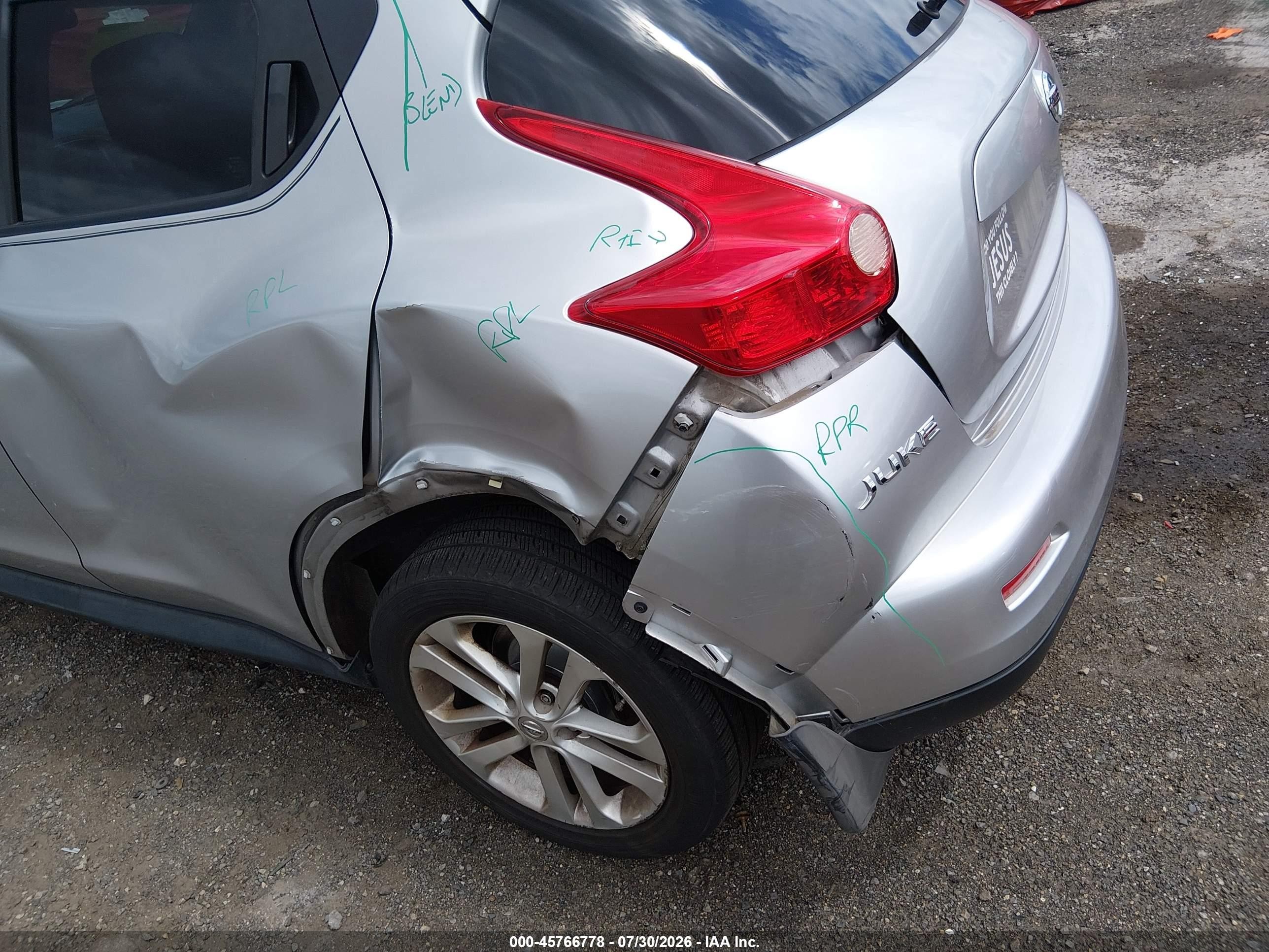 2012 Nissan Juke Sv Silver vin: JN8AF5MV3CT113437