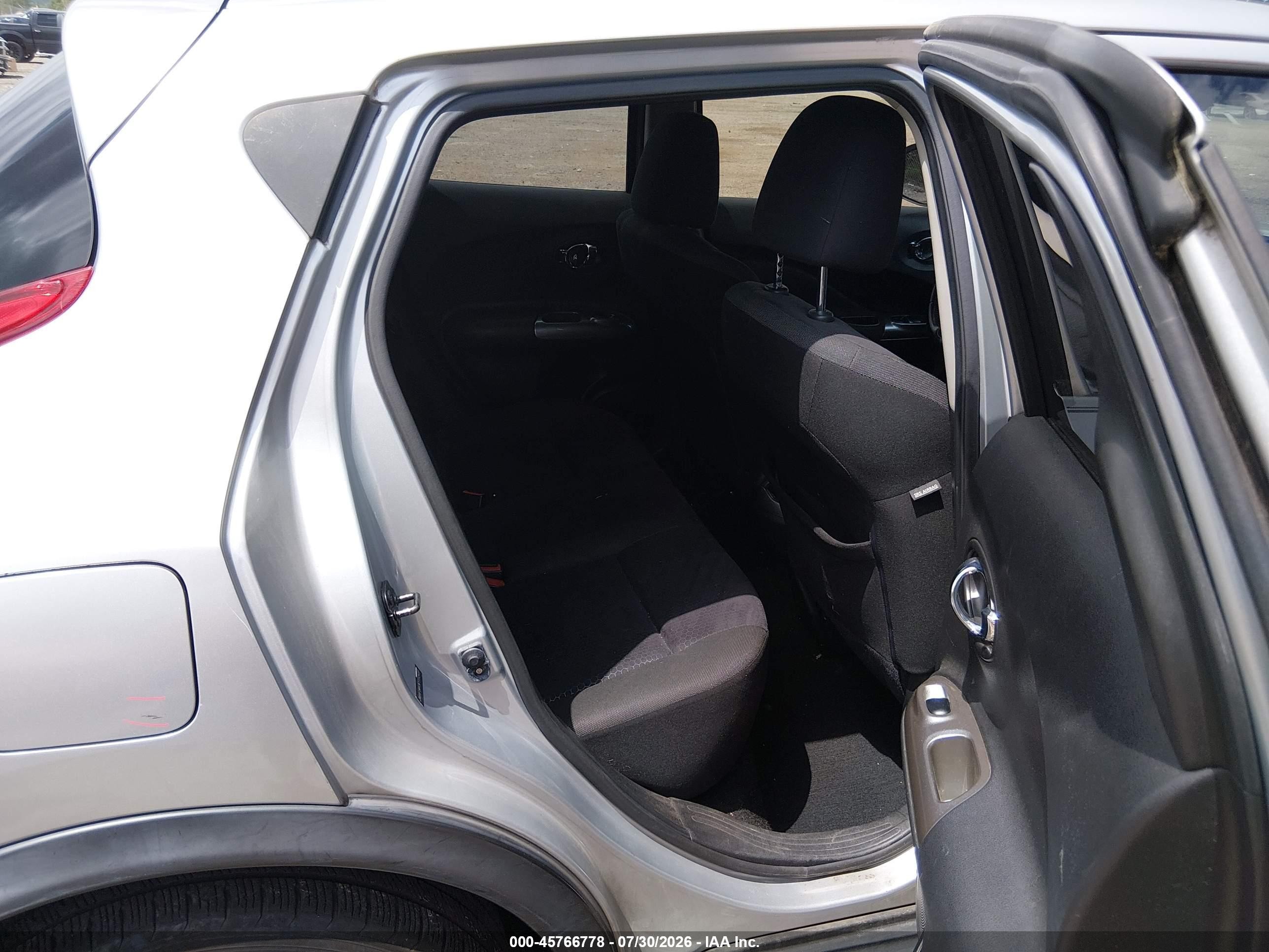 2012 Nissan Juke Sv Silver vin: JN8AF5MV3CT113437