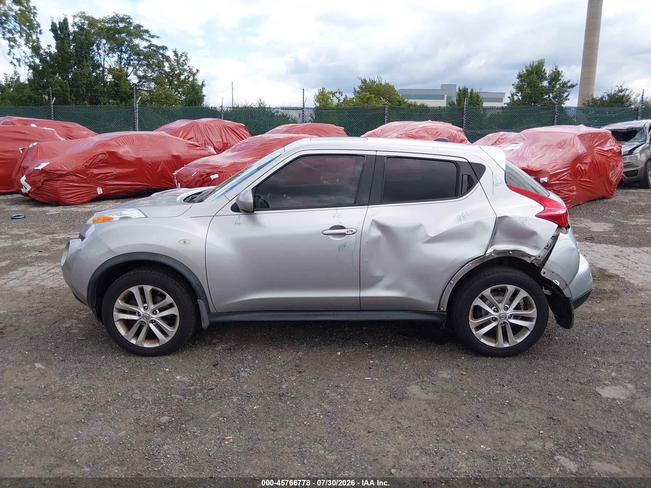2012 Nissan Juke Sv Silver vin: JN8AF5MV3CT113437