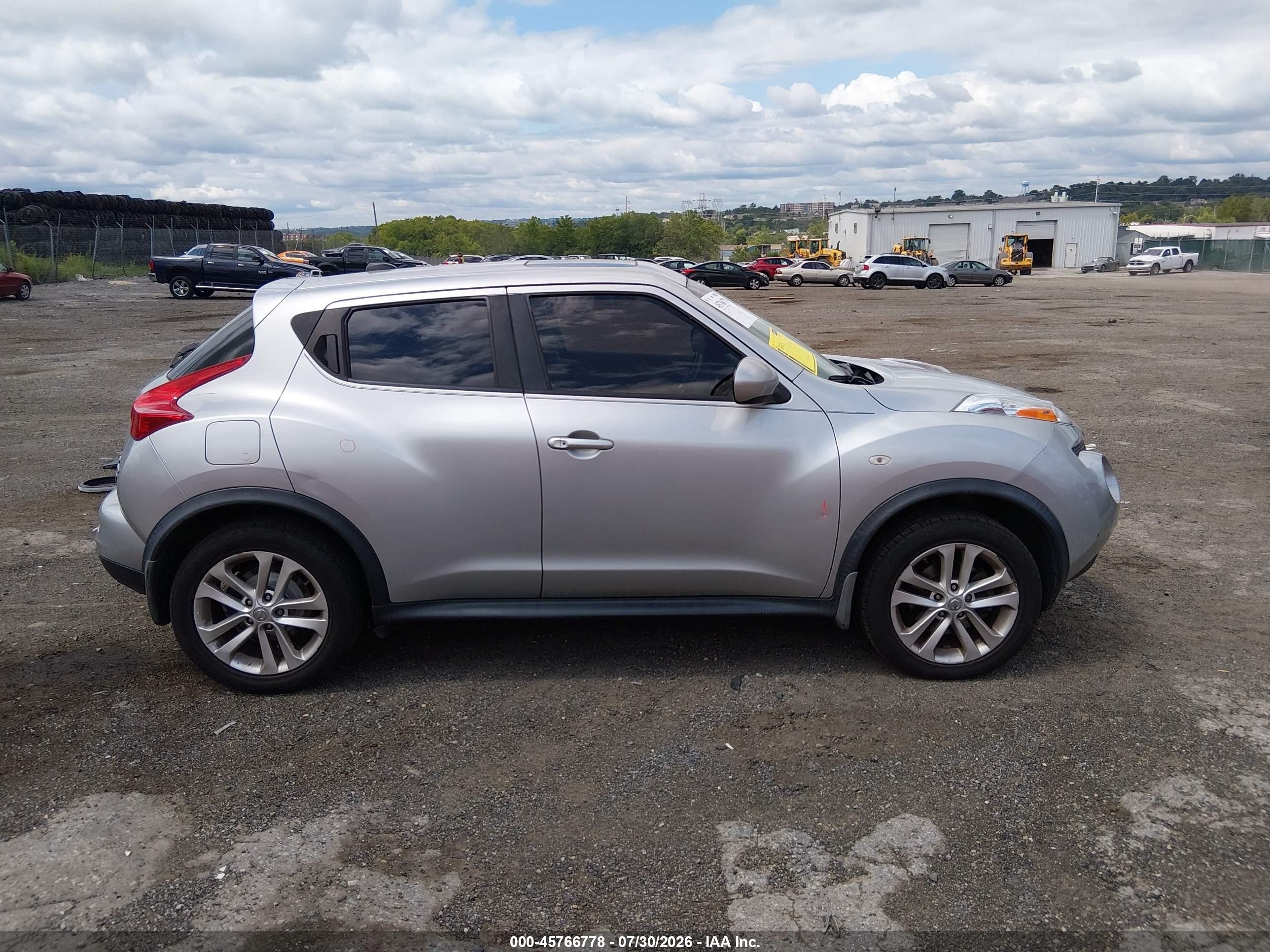 2012 Nissan Juke Sv Silver vin: JN8AF5MV3CT113437
