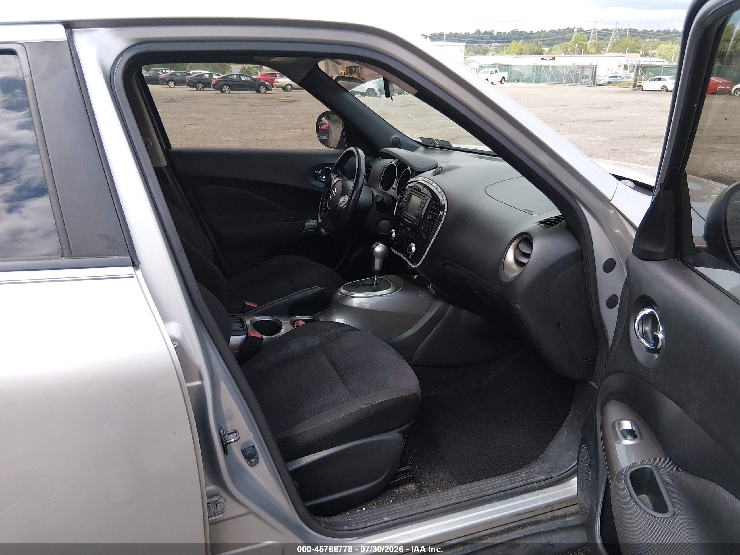 2012 Nissan Juke Sv Silver vin: JN8AF5MV3CT113437
