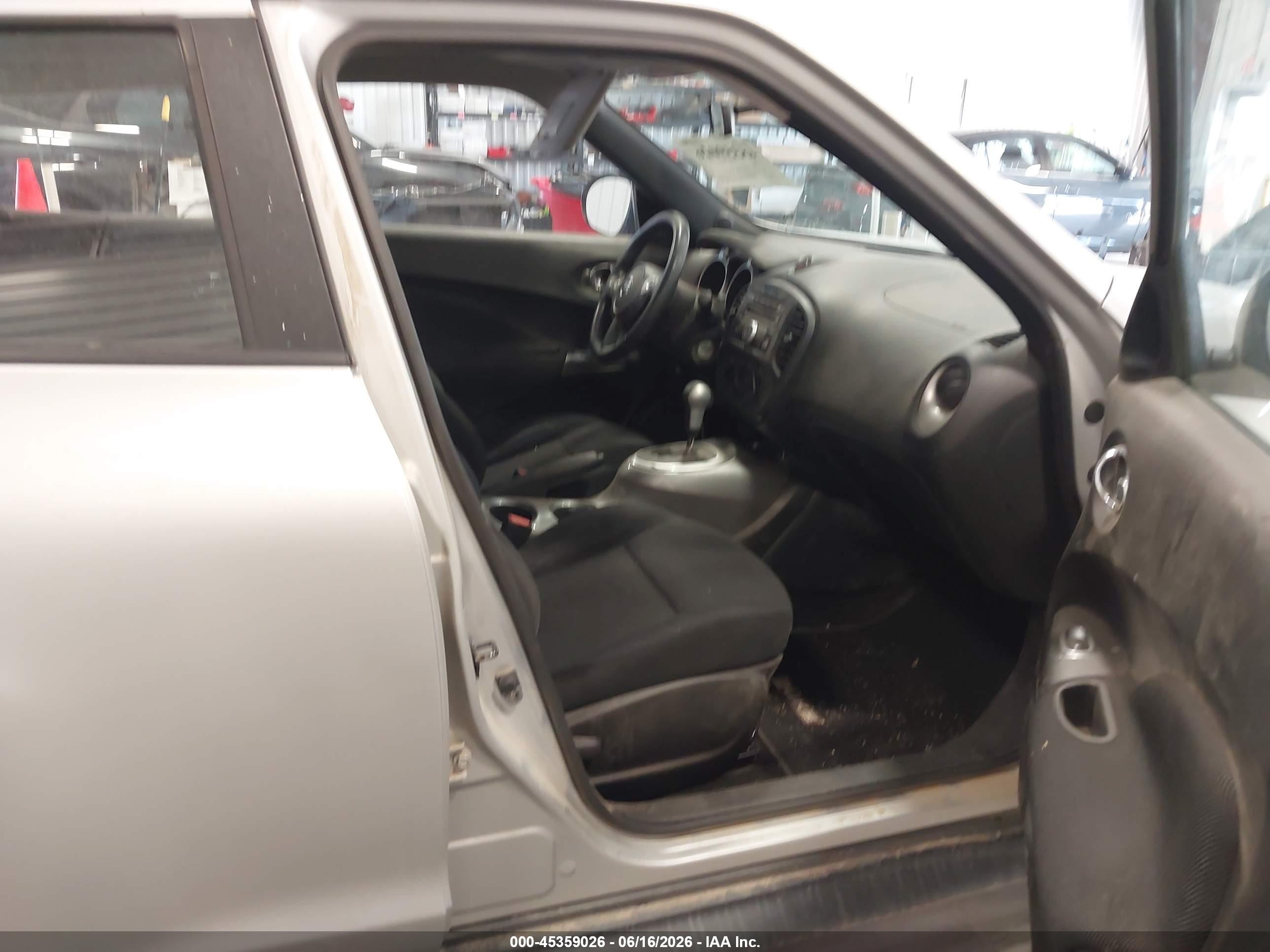 2013 Nissan Juke S Серебряный vin: JN8AF5MV3DT231425