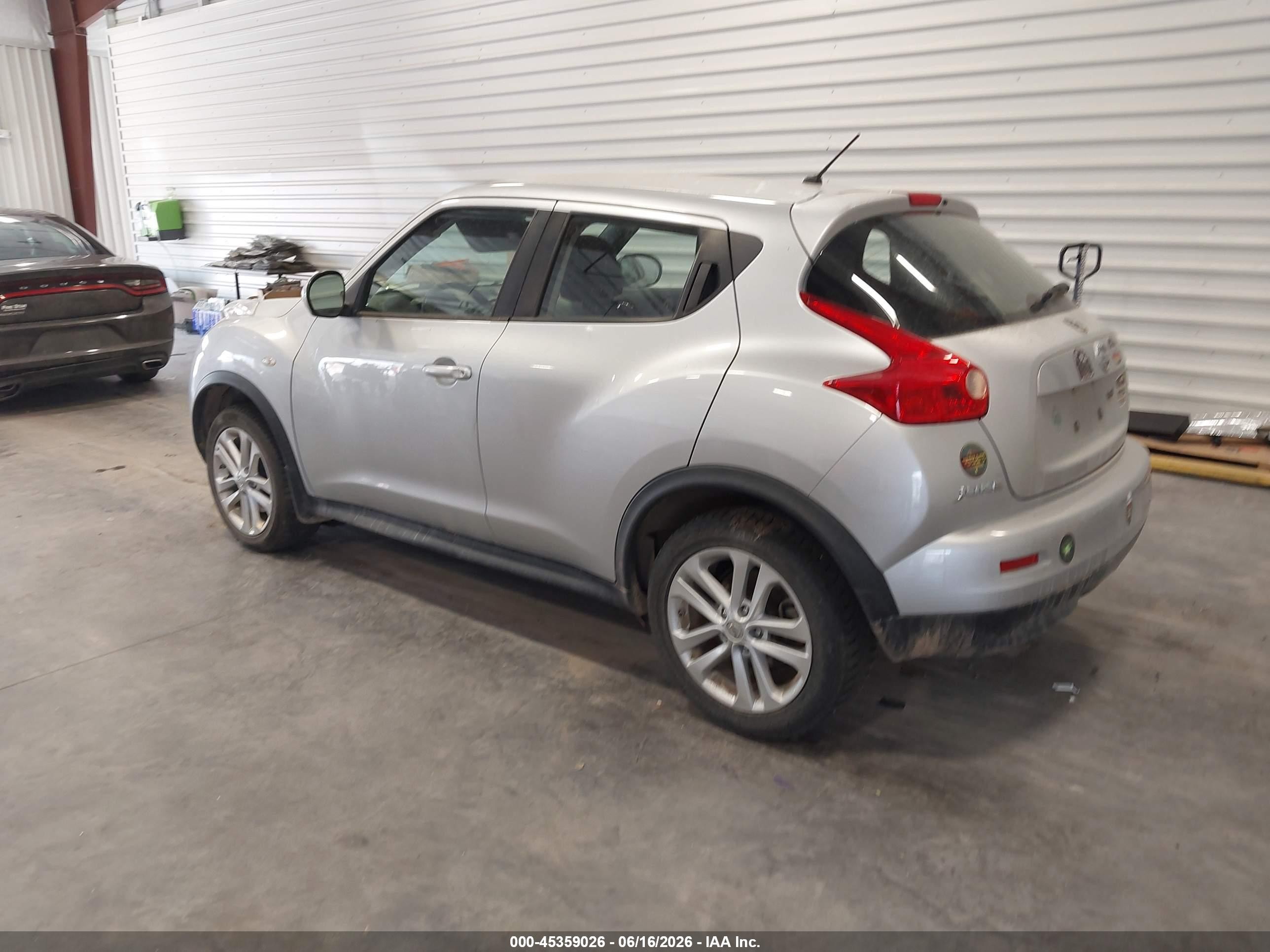 2013 Nissan Juke S Серебряный vin: JN8AF5MV3DT231425