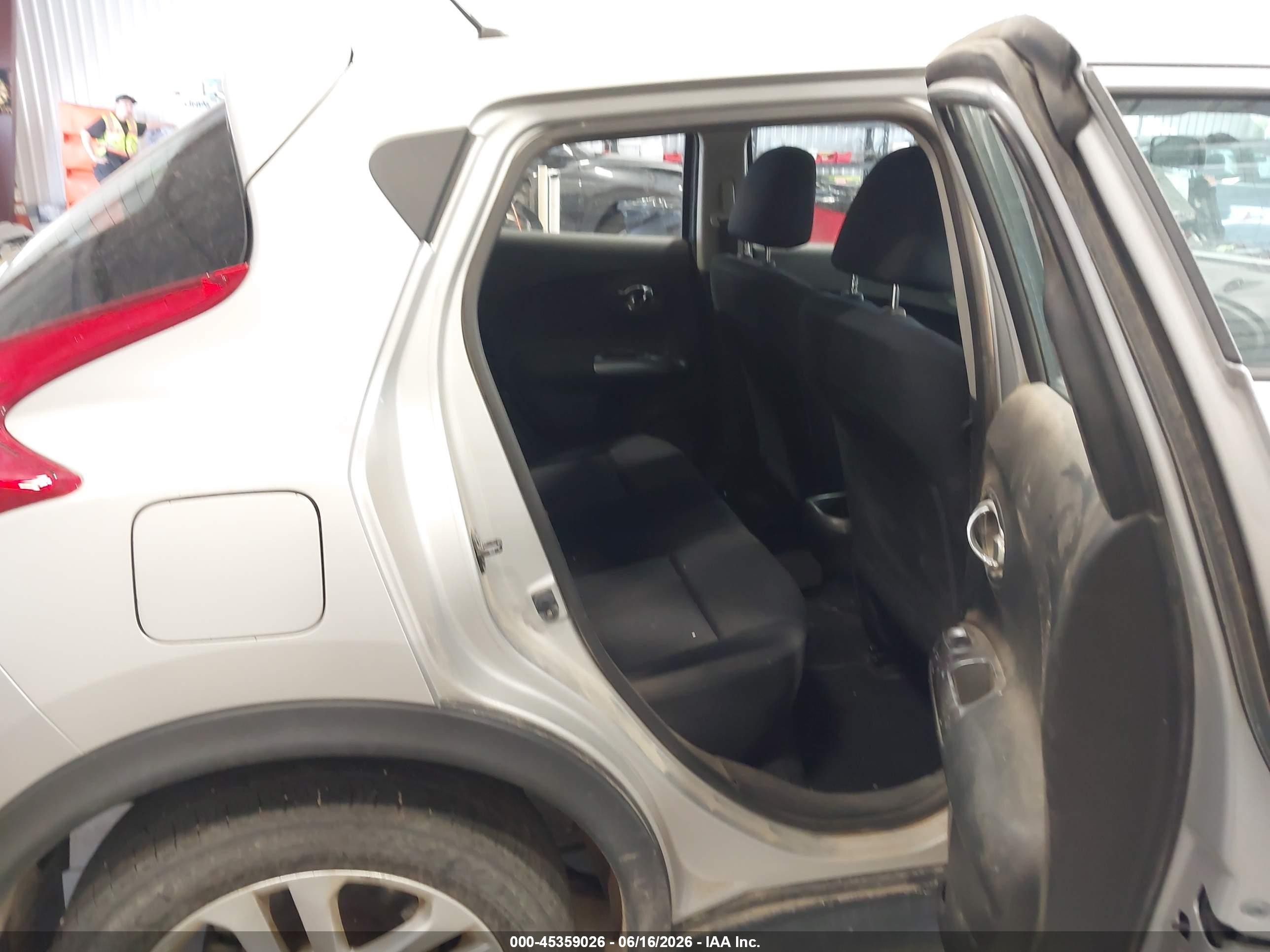 2013 Nissan Juke S Серебряный vin: JN8AF5MV3DT231425
