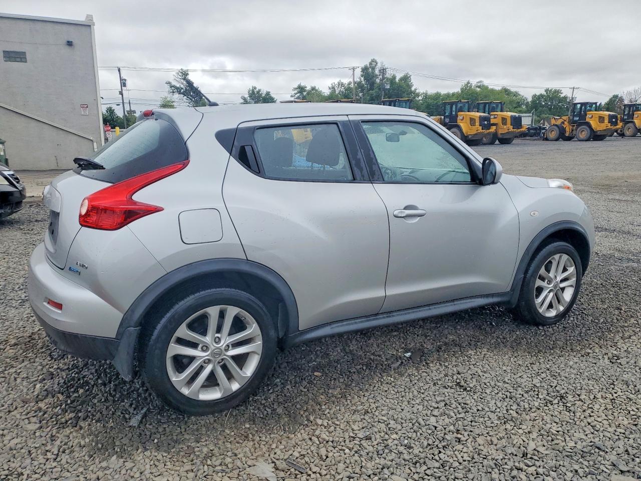2014 Nissan Juke S Silver vin: JN8AF5MV3ET363523