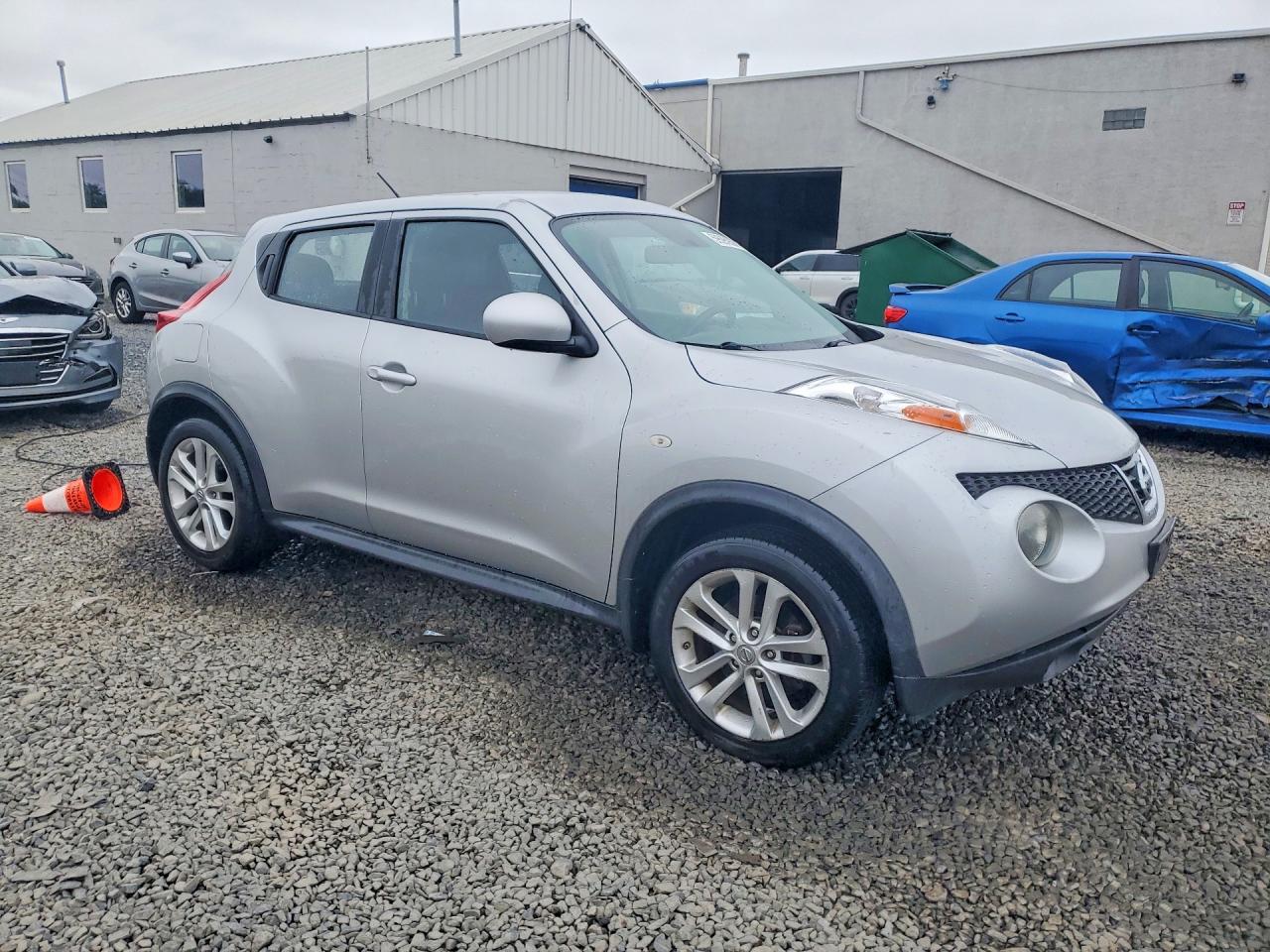 2014 Nissan Juke S Silver vin: JN8AF5MV3ET363523