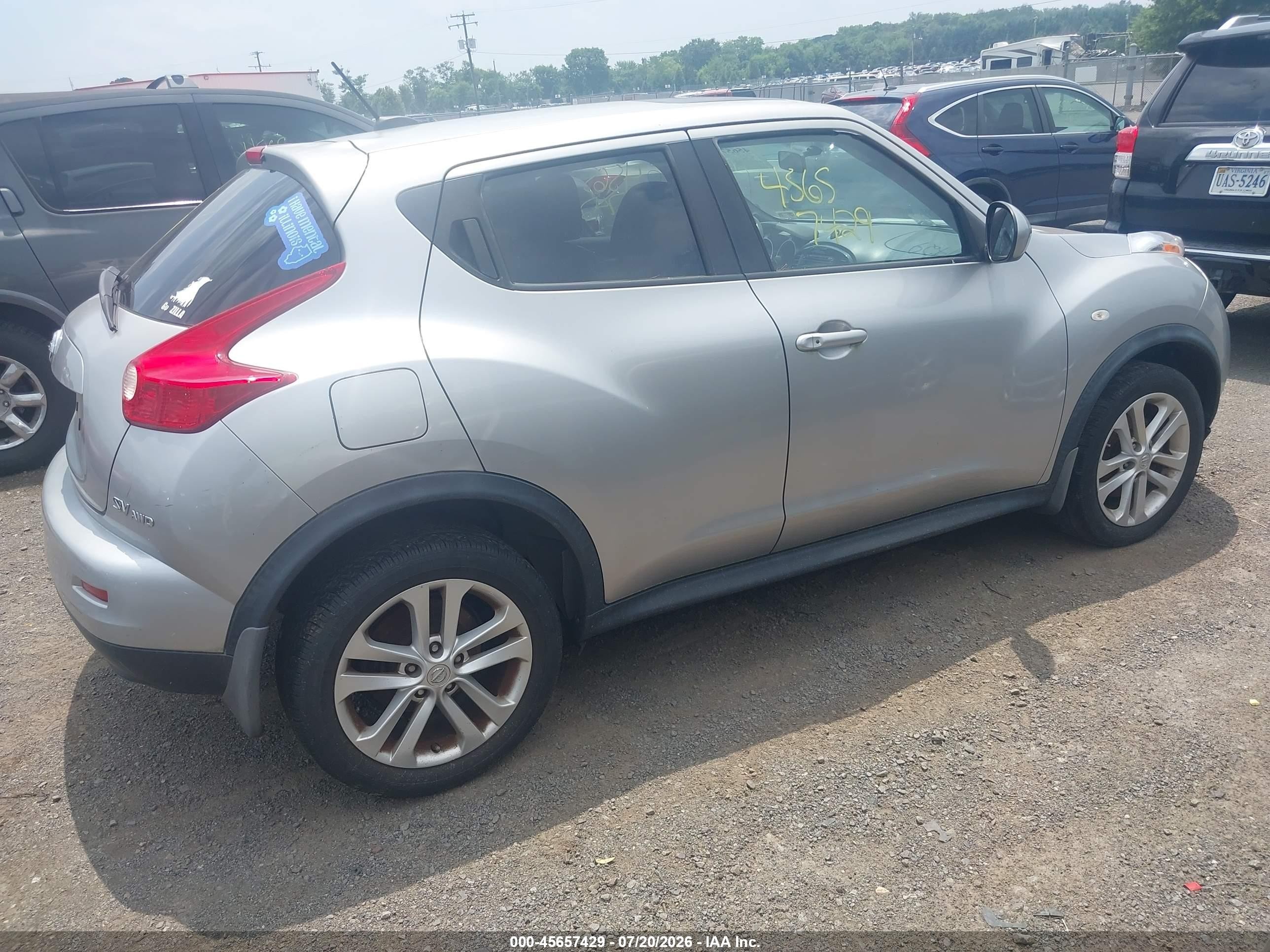 2011 Nissan Juke Sv Silver vin: JN8AF5MV4BT006959