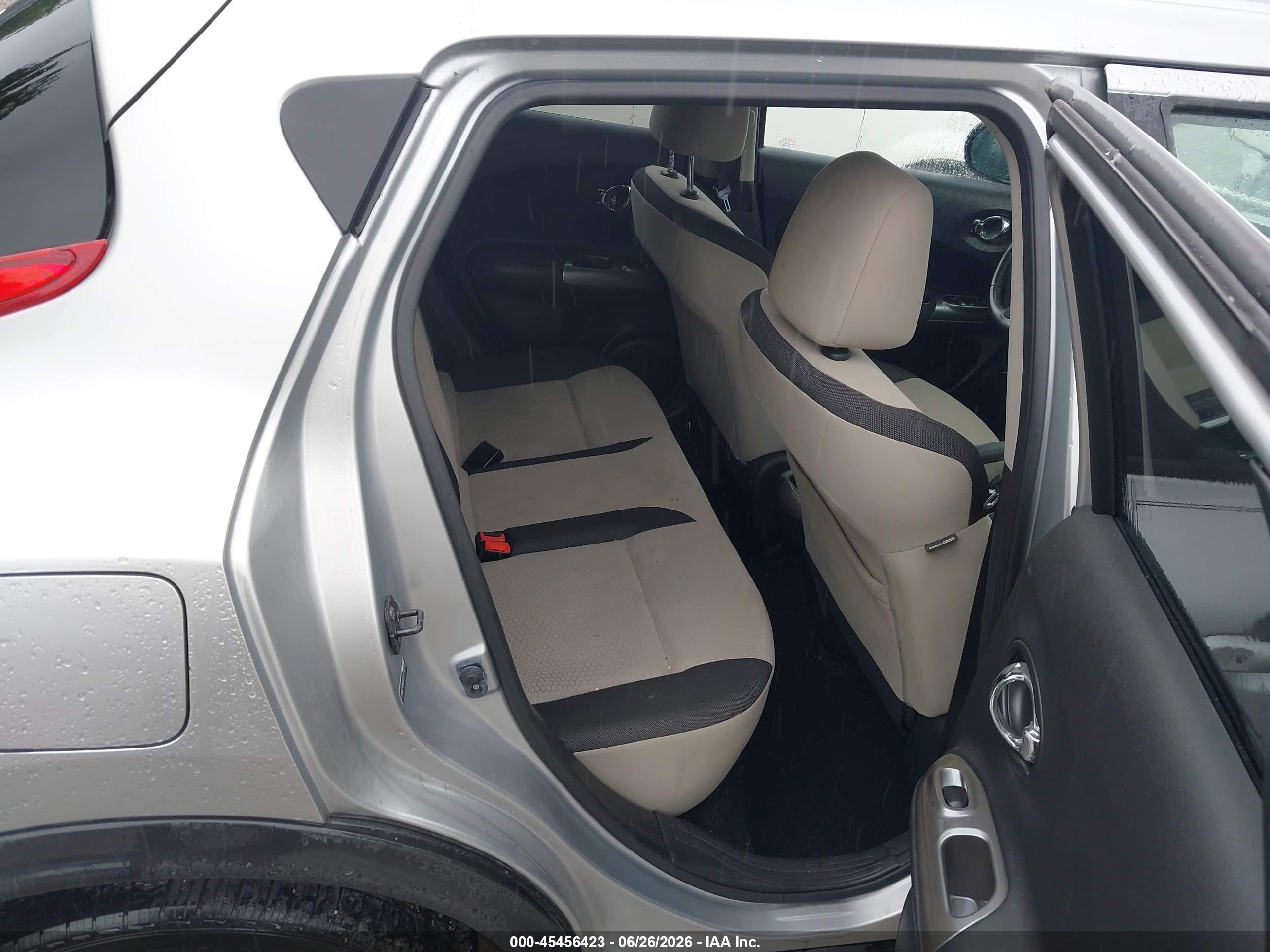 2012 Nissan Juke Sv Silver vin: JN8AF5MV4CT114113