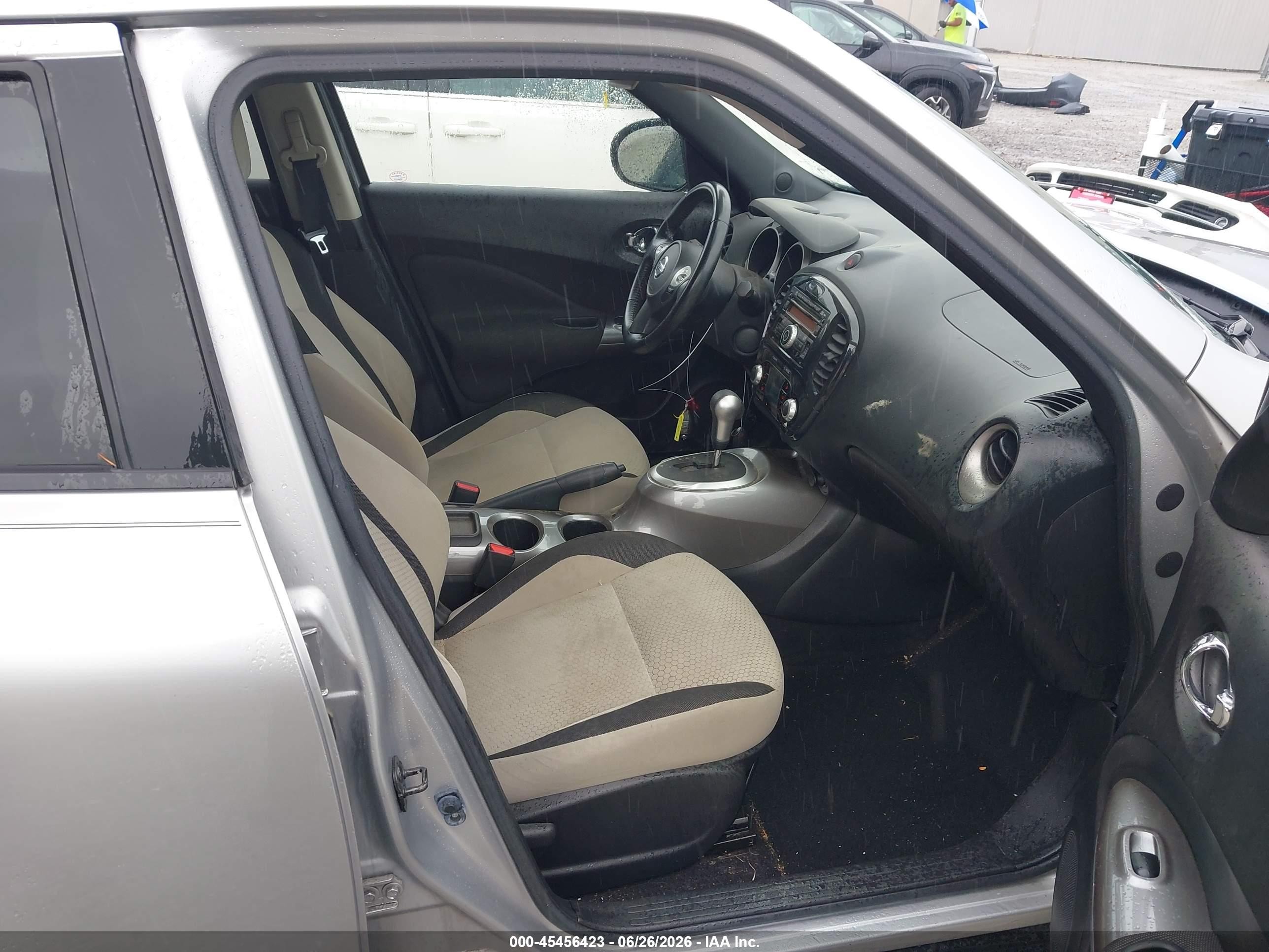 2012 Nissan Juke Sv Silver vin: JN8AF5MV4CT114113