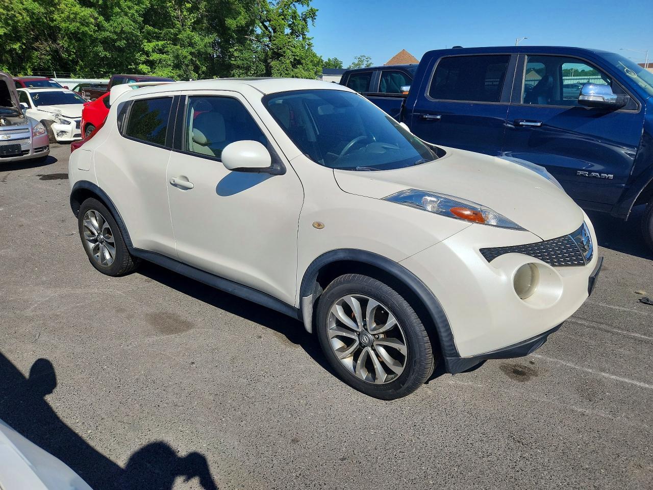 2013 Nissan Juke S White vin: JN8AF5MV4DT213435