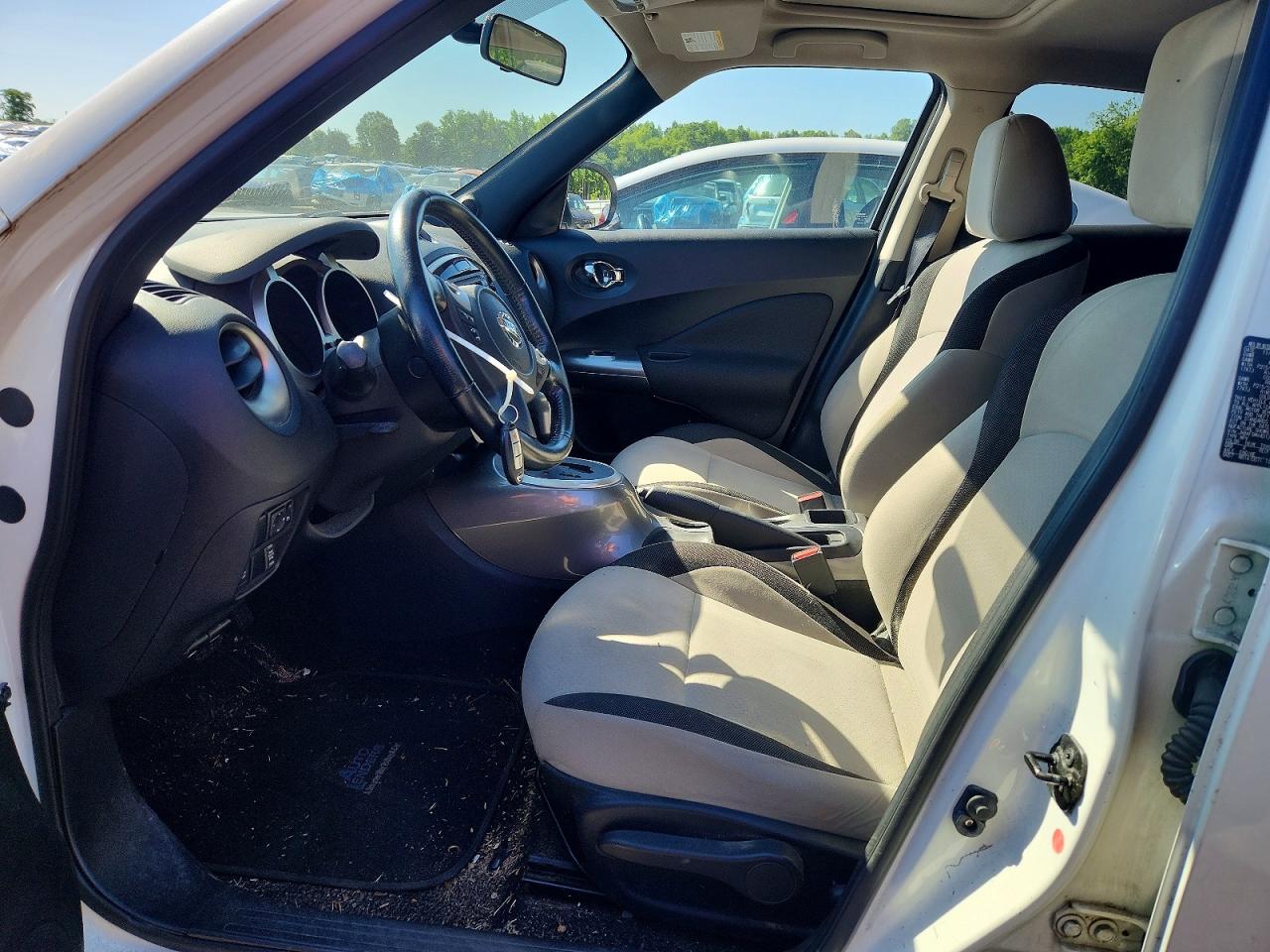 2013 Nissan Juke S White vin: JN8AF5MV4DT213435