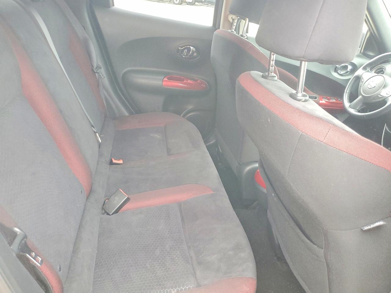 2015 Nissan Juke S Silver vin: JN8AF5MV4FT551663
