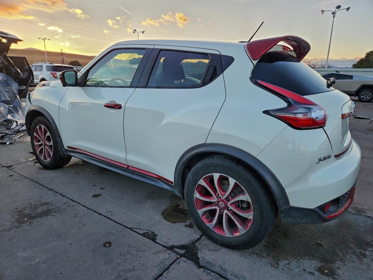 2015 Nissan Juke Sv White vin: JN8AF5MV4FT554014