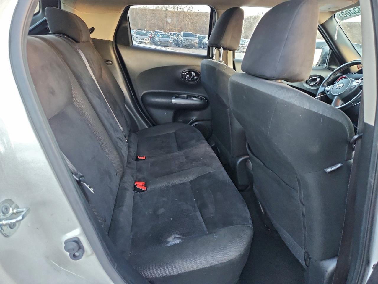 2015 Nissan Juke Sv White vin: JN8AF5MV4FT554014