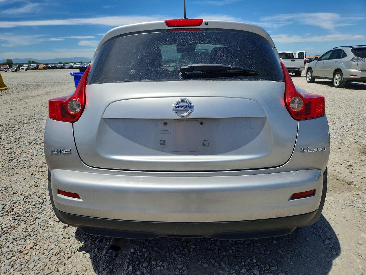2011 Nissan Juke S Silver vin: JN8AF5MV5BT025181