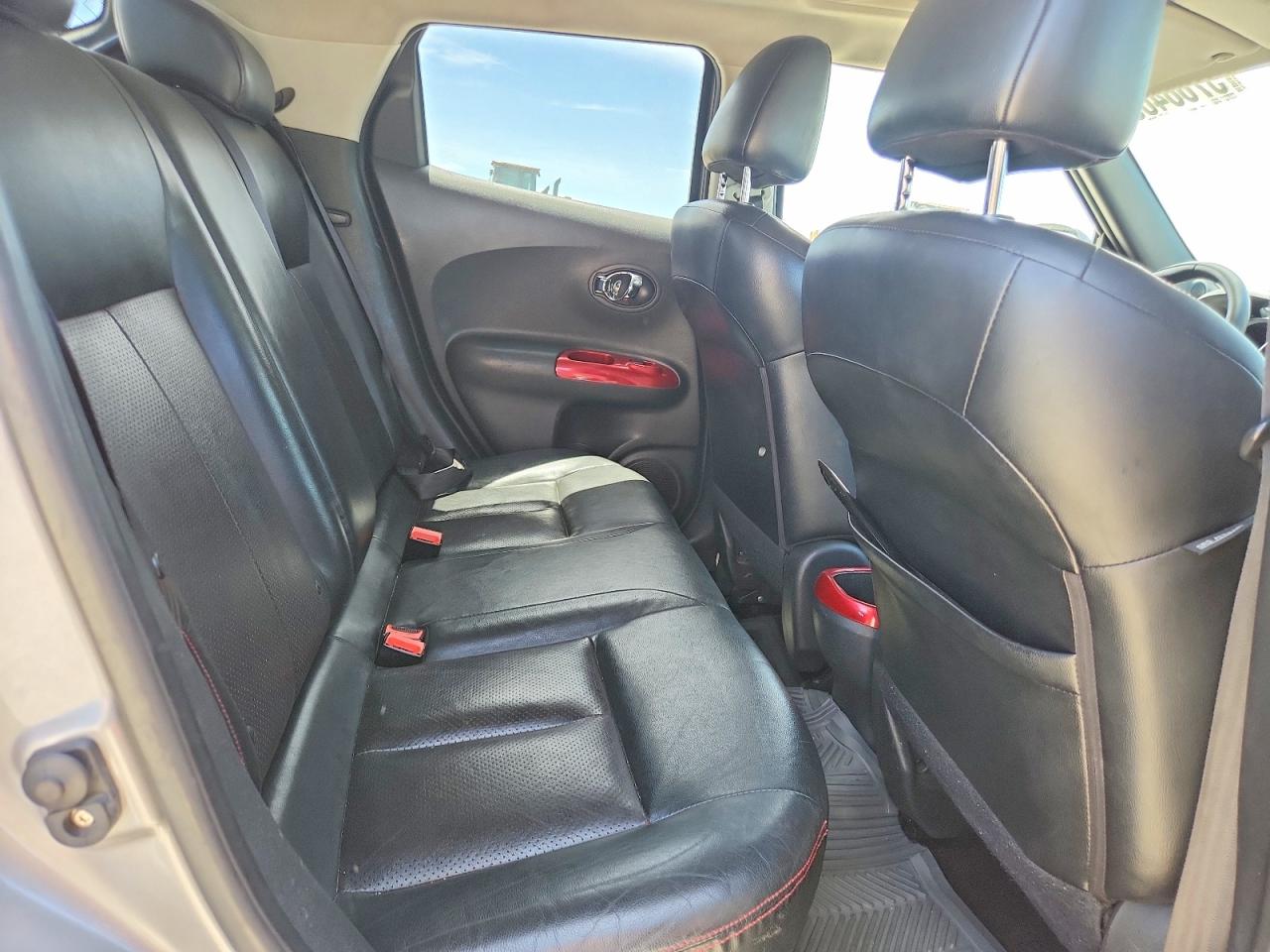 2011 Nissan Juke S Silver vin: JN8AF5MV5BT025181