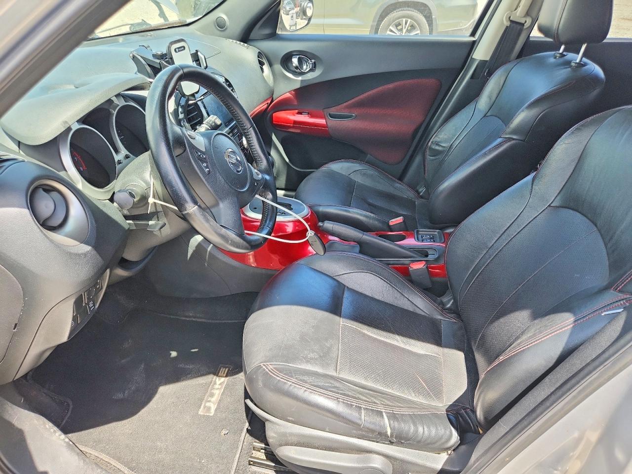 2011 Nissan Juke S Silver vin: JN8AF5MV5BT025181