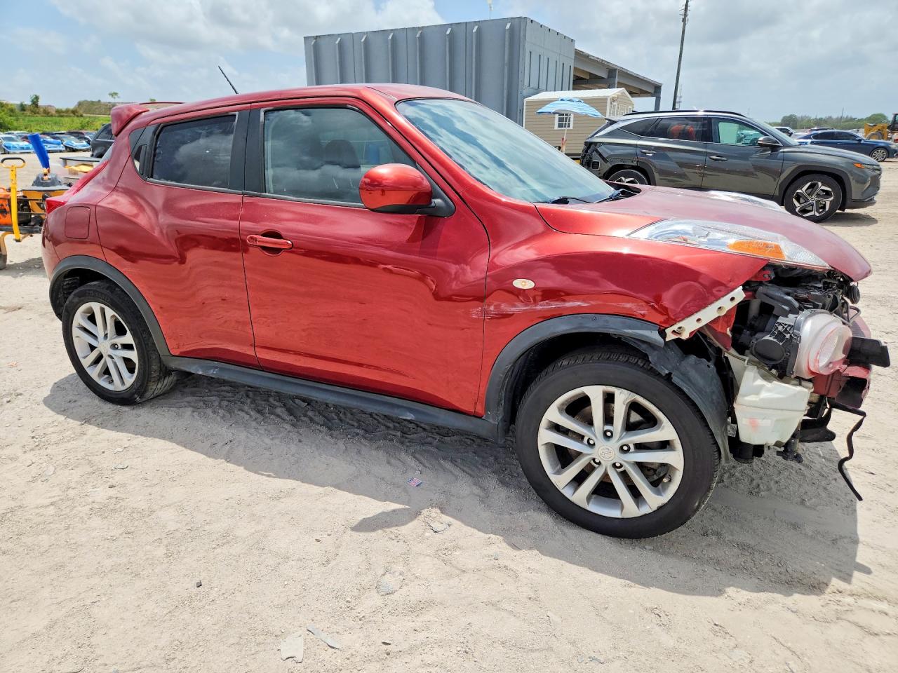2011 Nissan Juke S Red vin: JN8AF5MV5BT028114