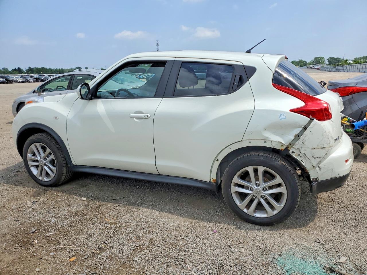 2012 Nissan Juke S White vin: JN8AF5MV5CT126643