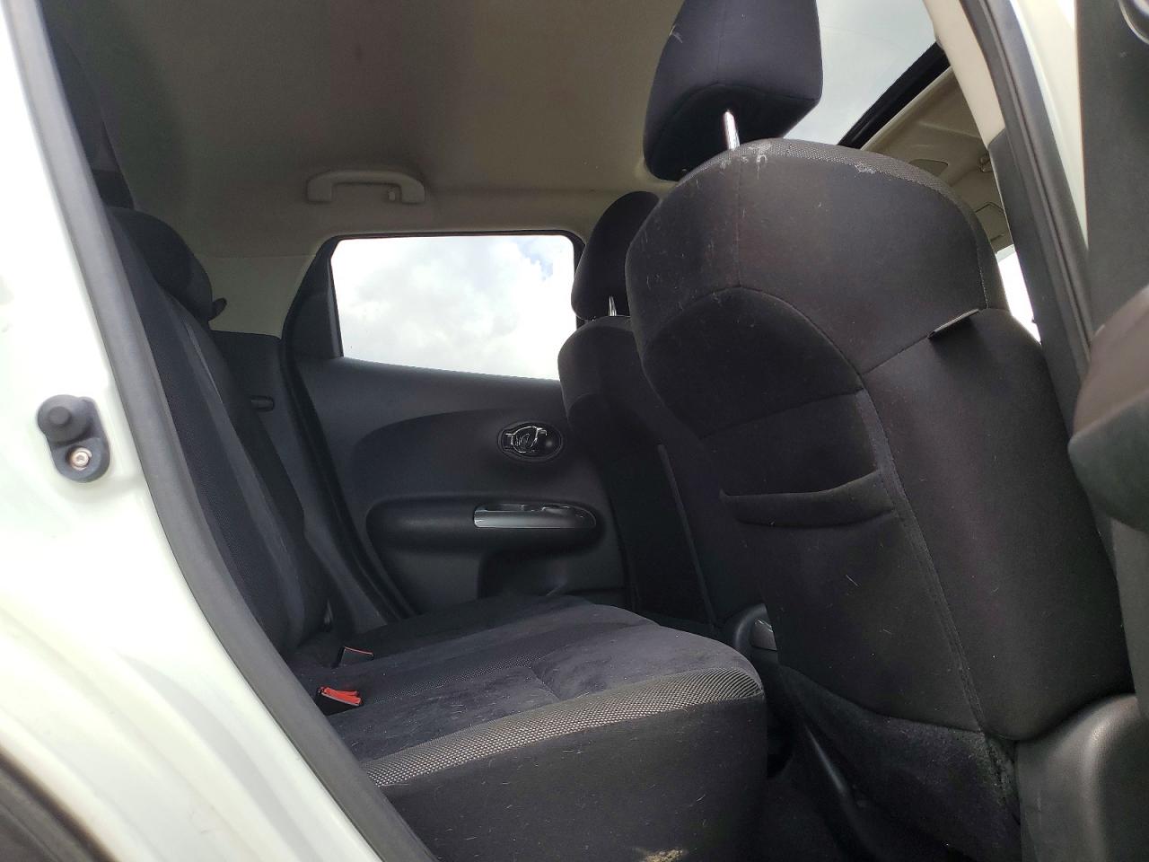 2012 Nissan Juke S White vin: JN8AF5MV5CT126643