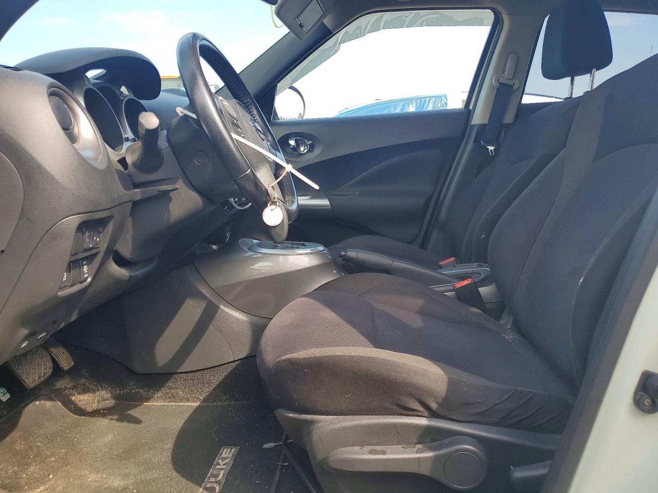 2012 Nissan Juke S White vin: JN8AF5MV5CT126643