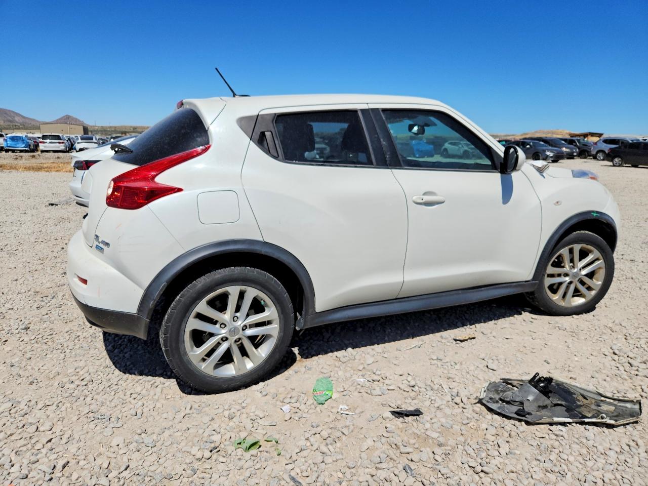 2013 Nissan Juke S Белый vin: JN8AF5MV5DT212357