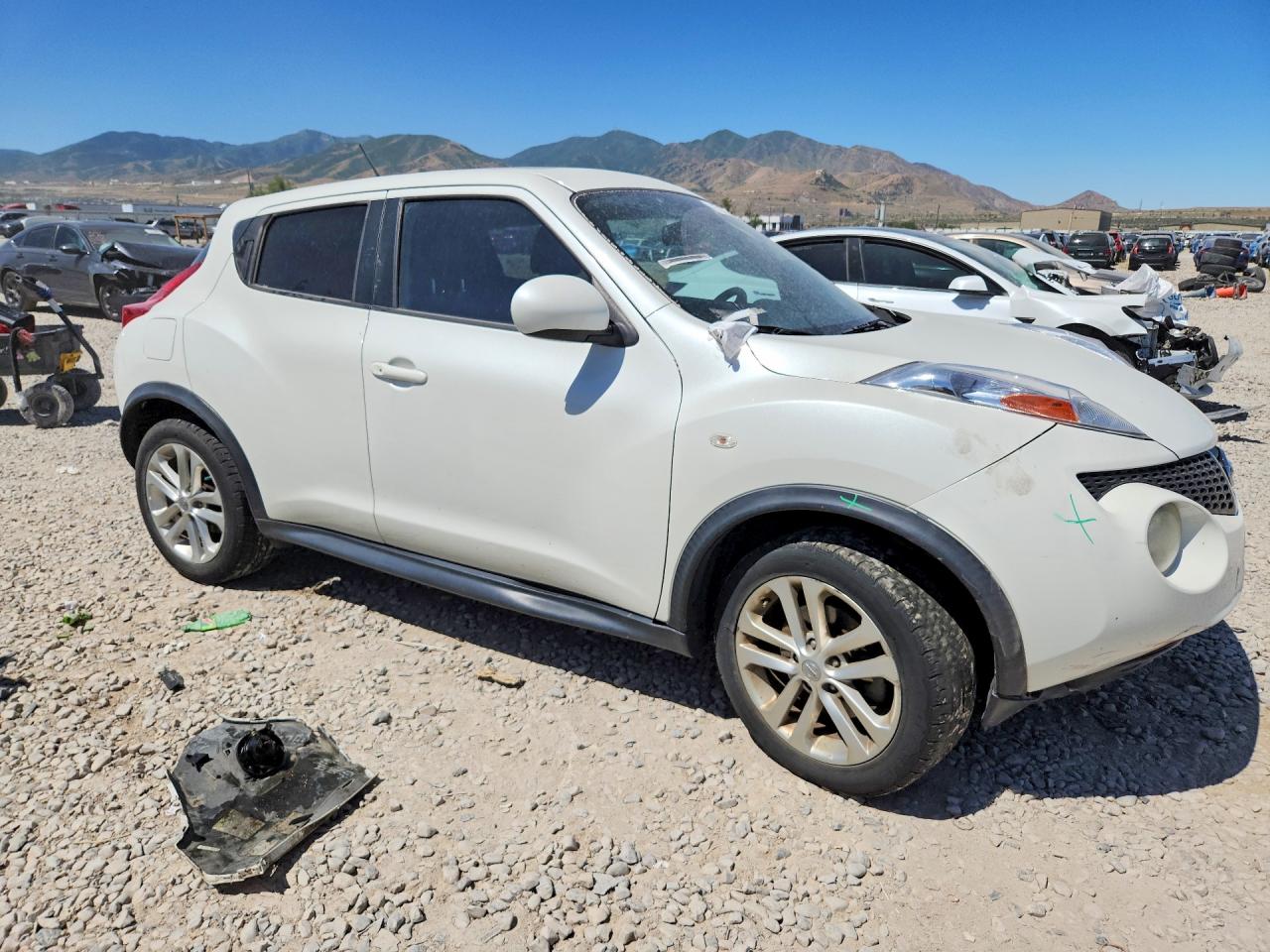 2013 Nissan Juke S Белый vin: JN8AF5MV5DT212357