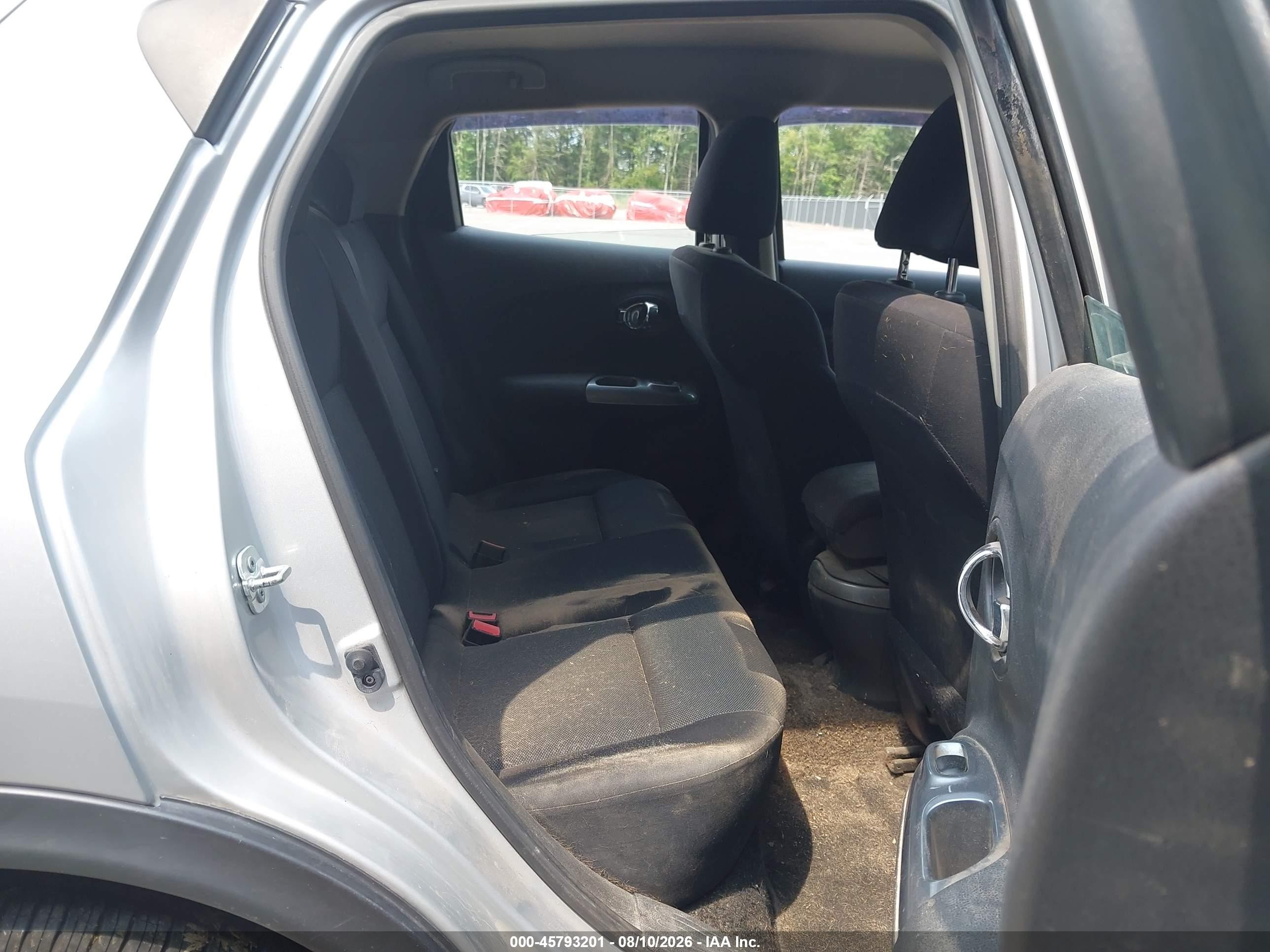 2014 Nissan Juke S Серебряный vin: JN8AF5MV5ET480763